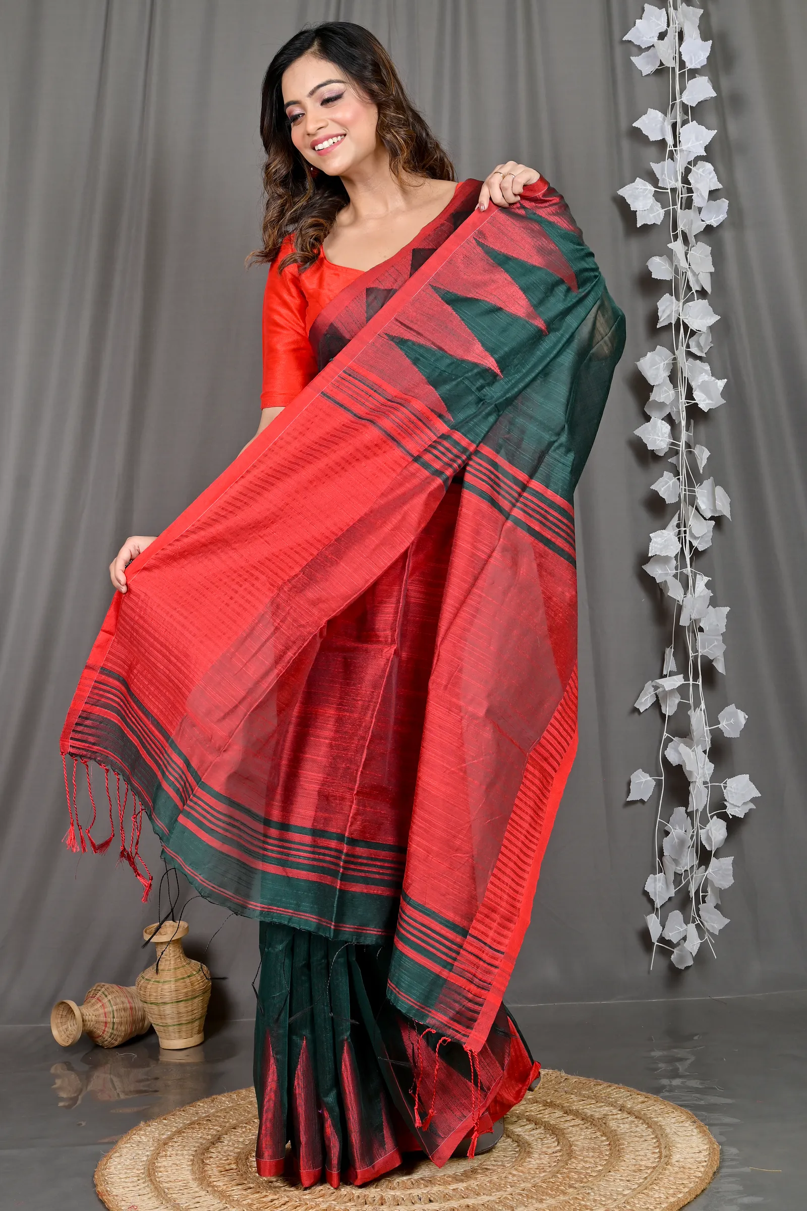 DipDiya Cotton Blended Green Pariva Artisan Crafted Handloom Sarees