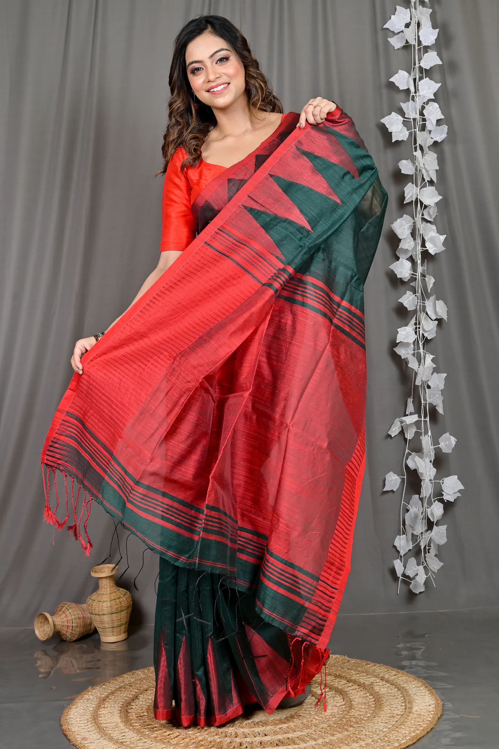 DipDiya Cotton Blended Green Pariva Artisan Crafted Handloom Sarees