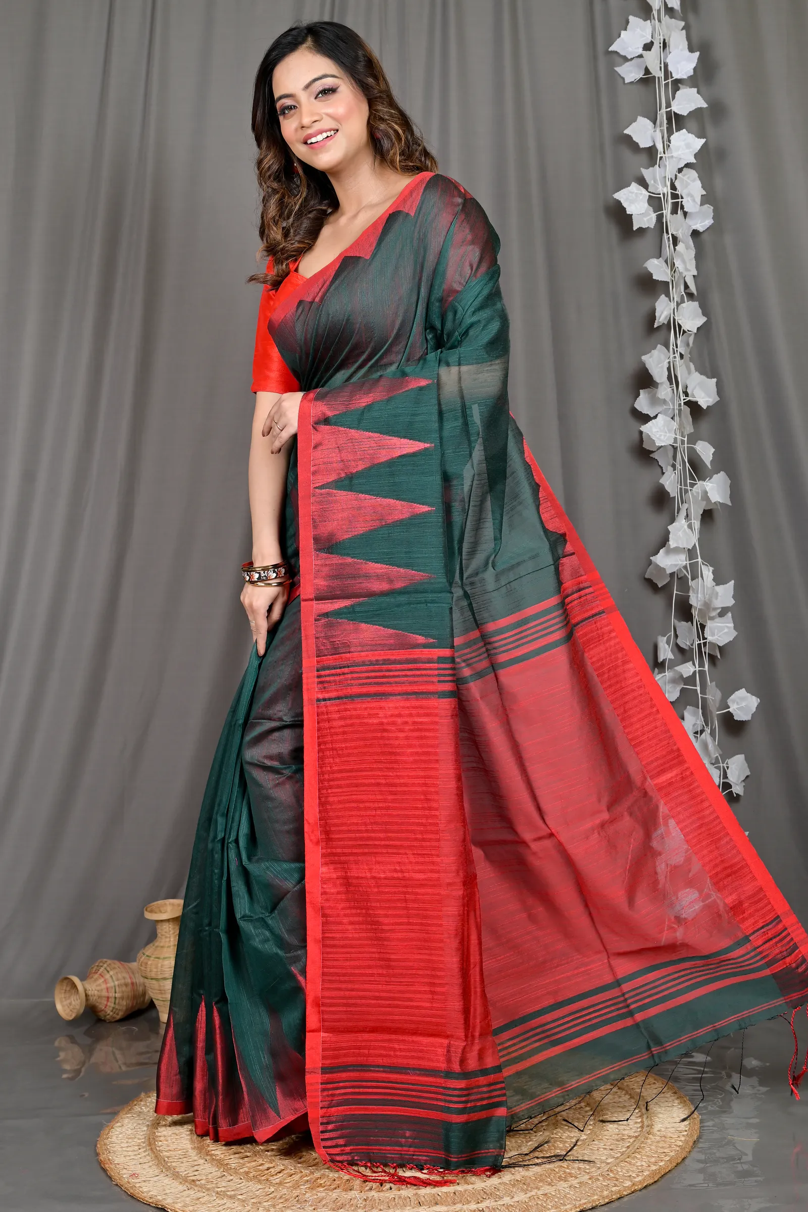 DipDiya Cotton Blended Green Pariva Artisan Crafted Handloom Sarees