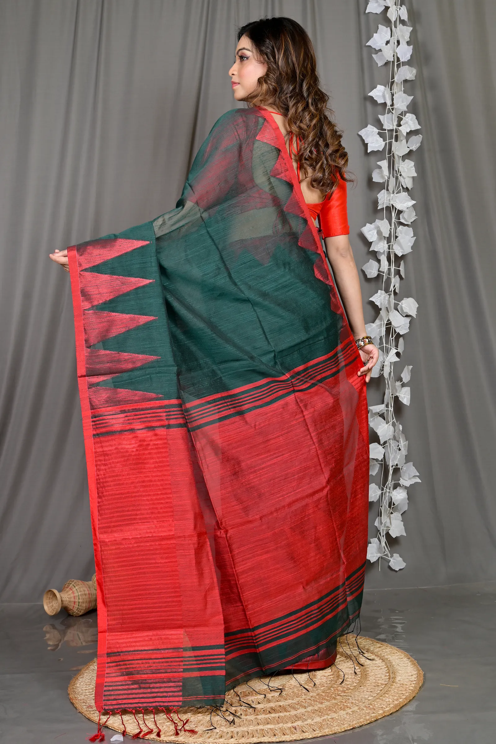DipDiya Cotton Blended Green Pariva Artisan Crafted Handloom Sarees