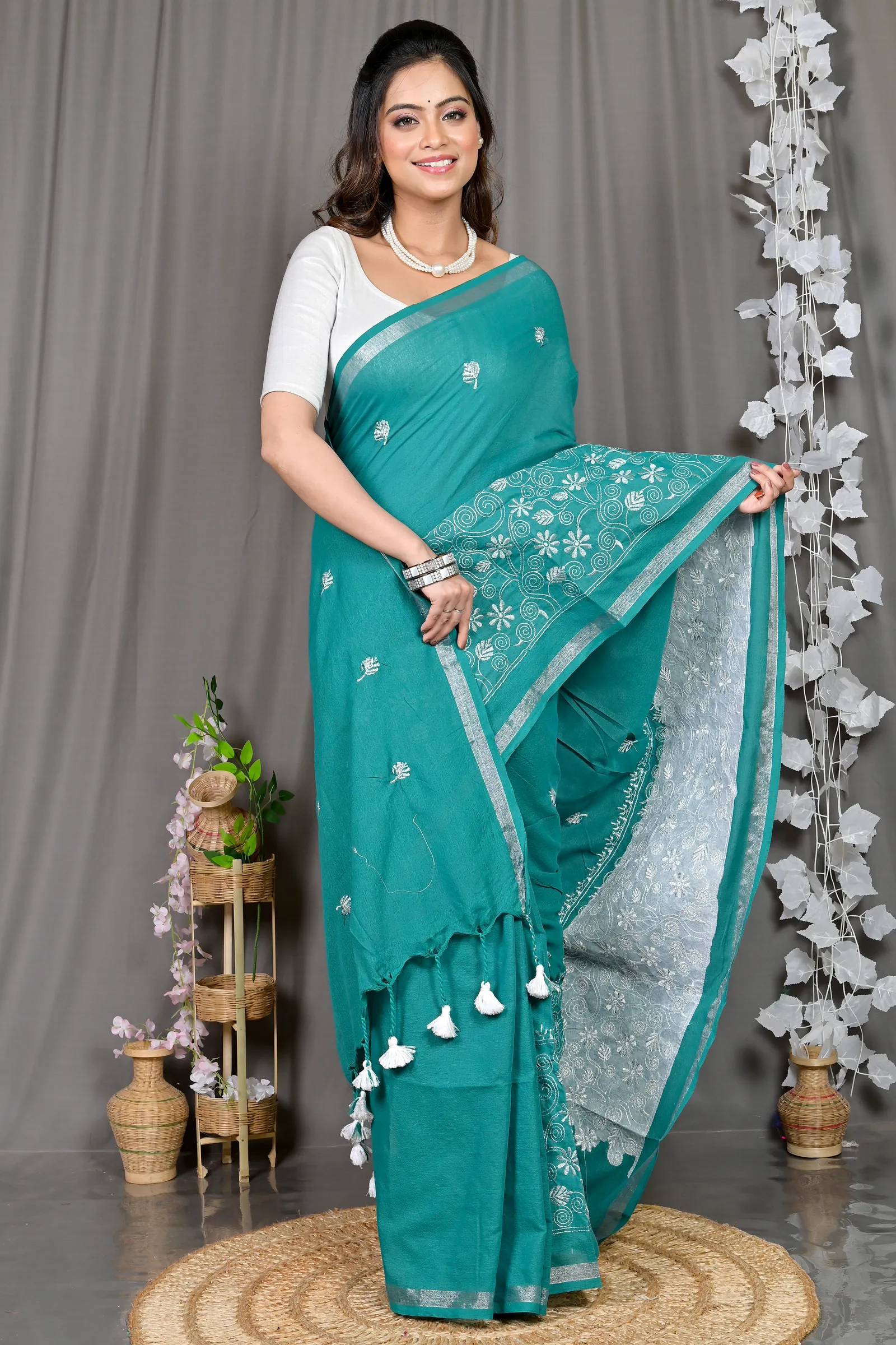 DipDiya Cotton Blended Green Paru Bengali Heritage Handloom Sarees