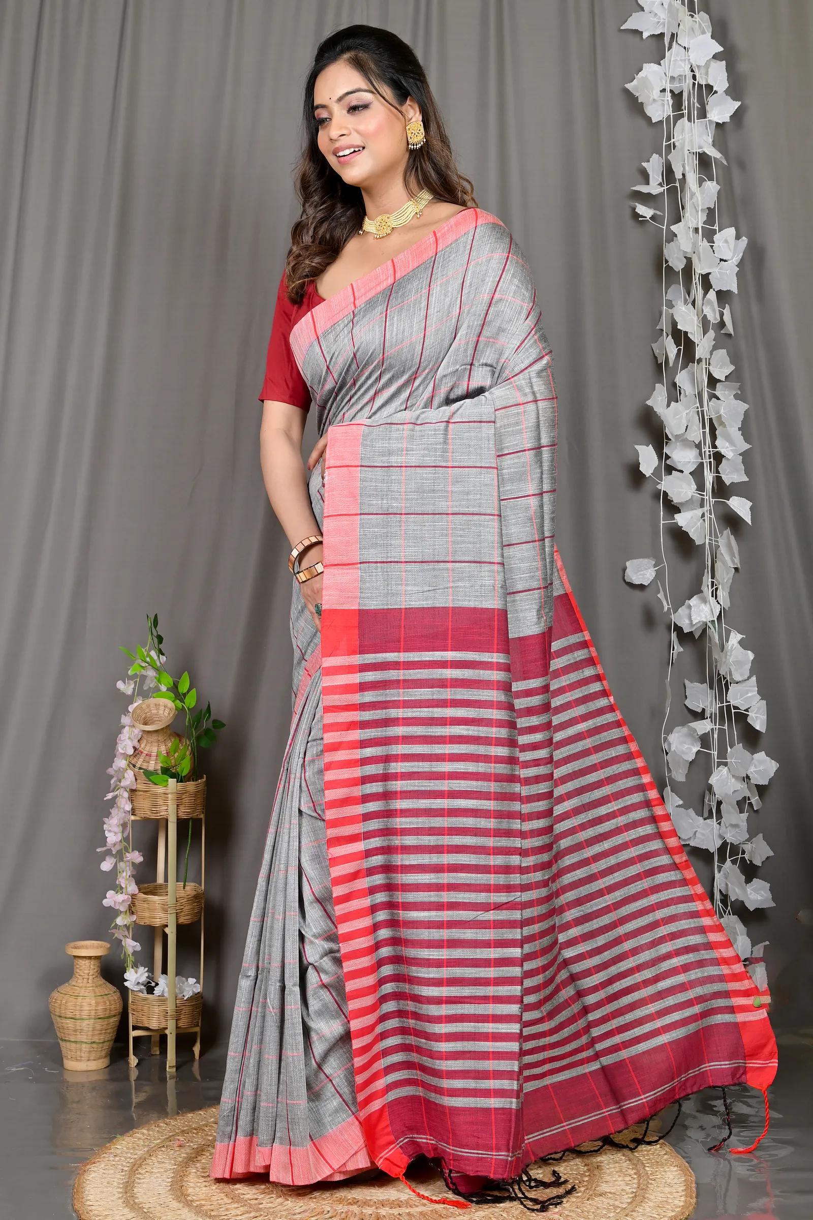 DipDiya Cotton Blended Grey Parodhi Stories of Bengal Handloom Sarees