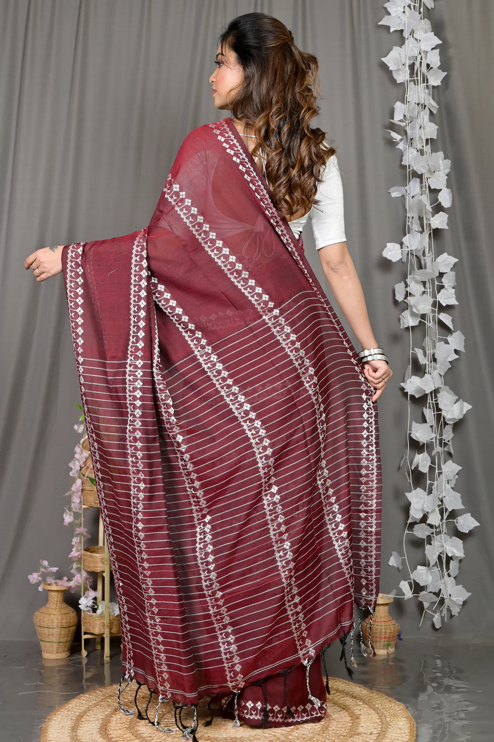 DipDiya Cotton Blended Maroon Pareta Effortless Tradition Handloom Sarees
