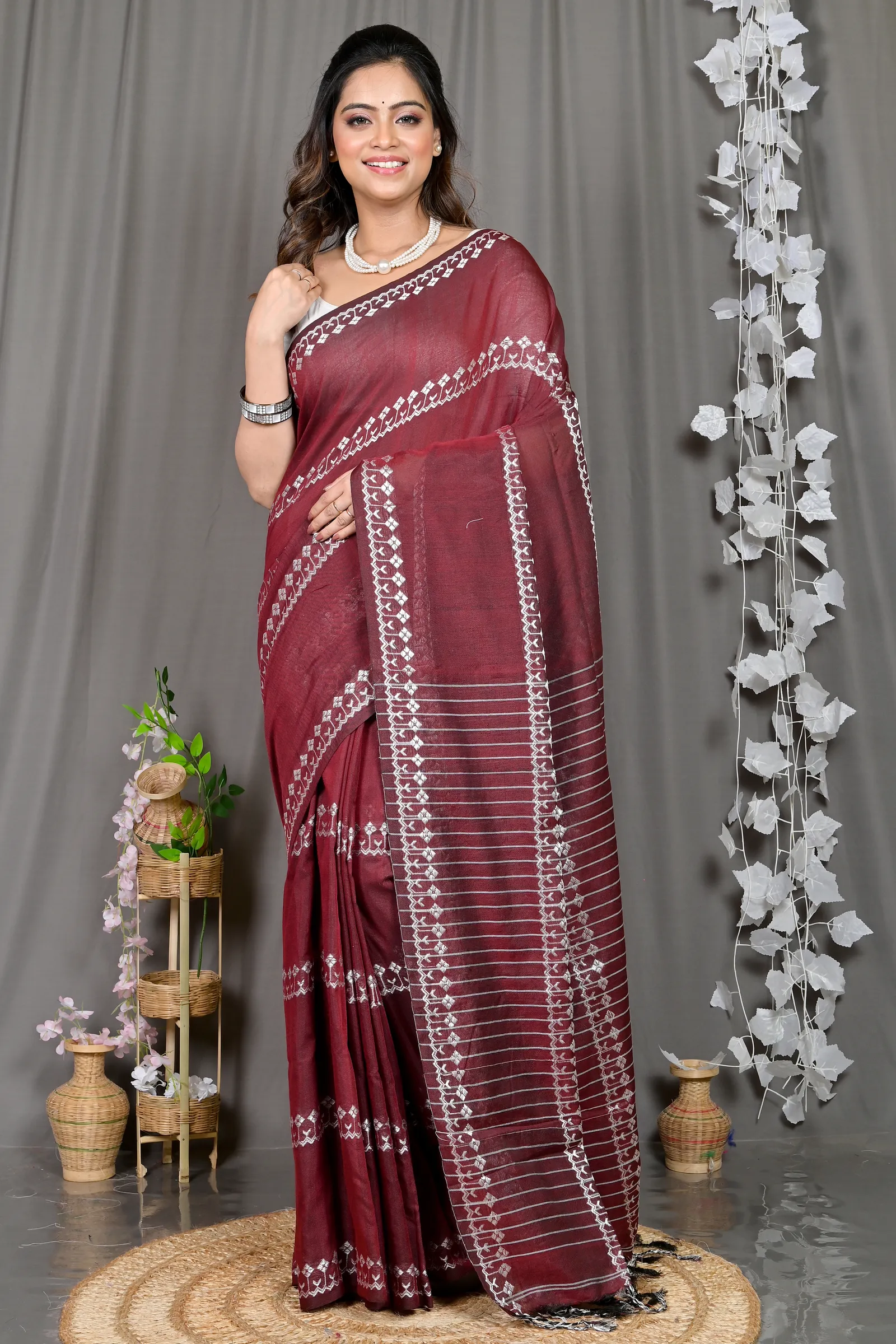 DipDiya Cotton Blended Maroon Pareta Effortless Tradition Handloom Sarees