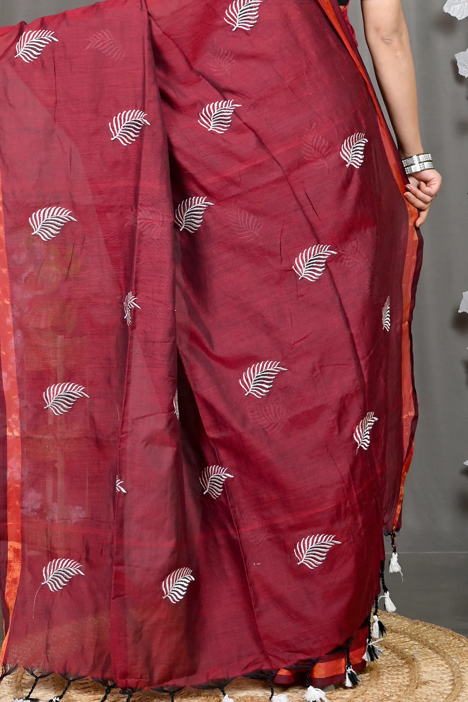 DipDiya Cotton Blended Maroon Parin Traditional Elegance Handloom Sarees