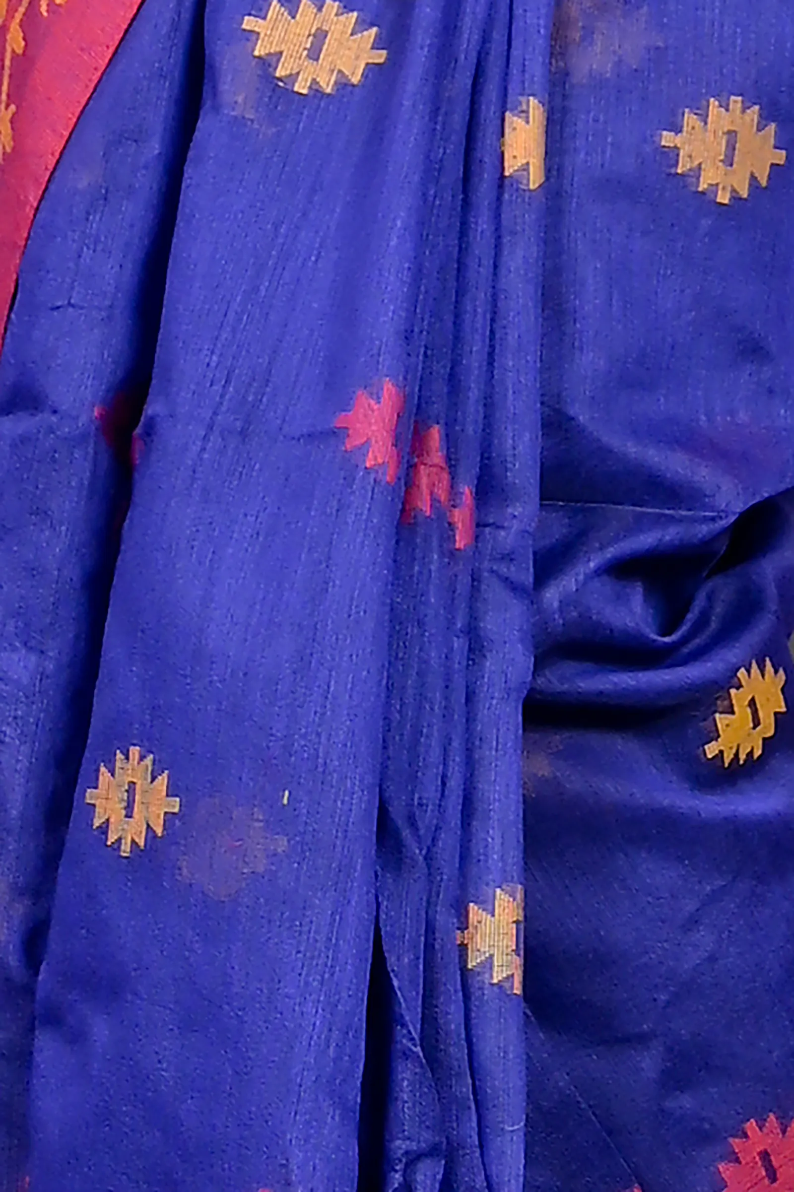DipDiya Cotton Blended Naby Blue Red Parul Effortless Tradition Handloom Sarees