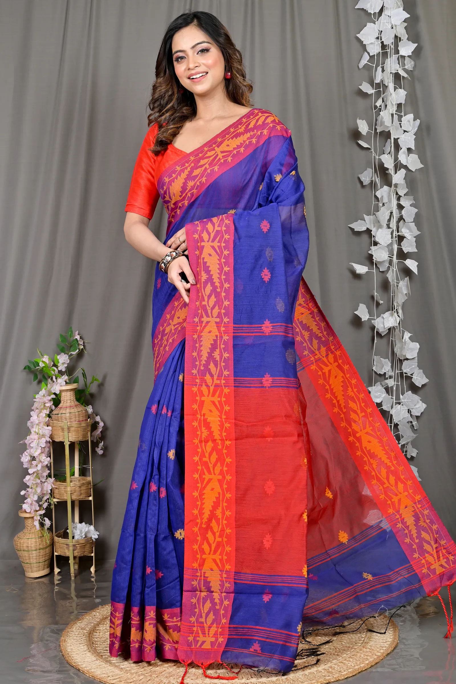DipDiya Cotton Blended Naby Blue Red Parul Effortless Tradition Handloom Sarees
