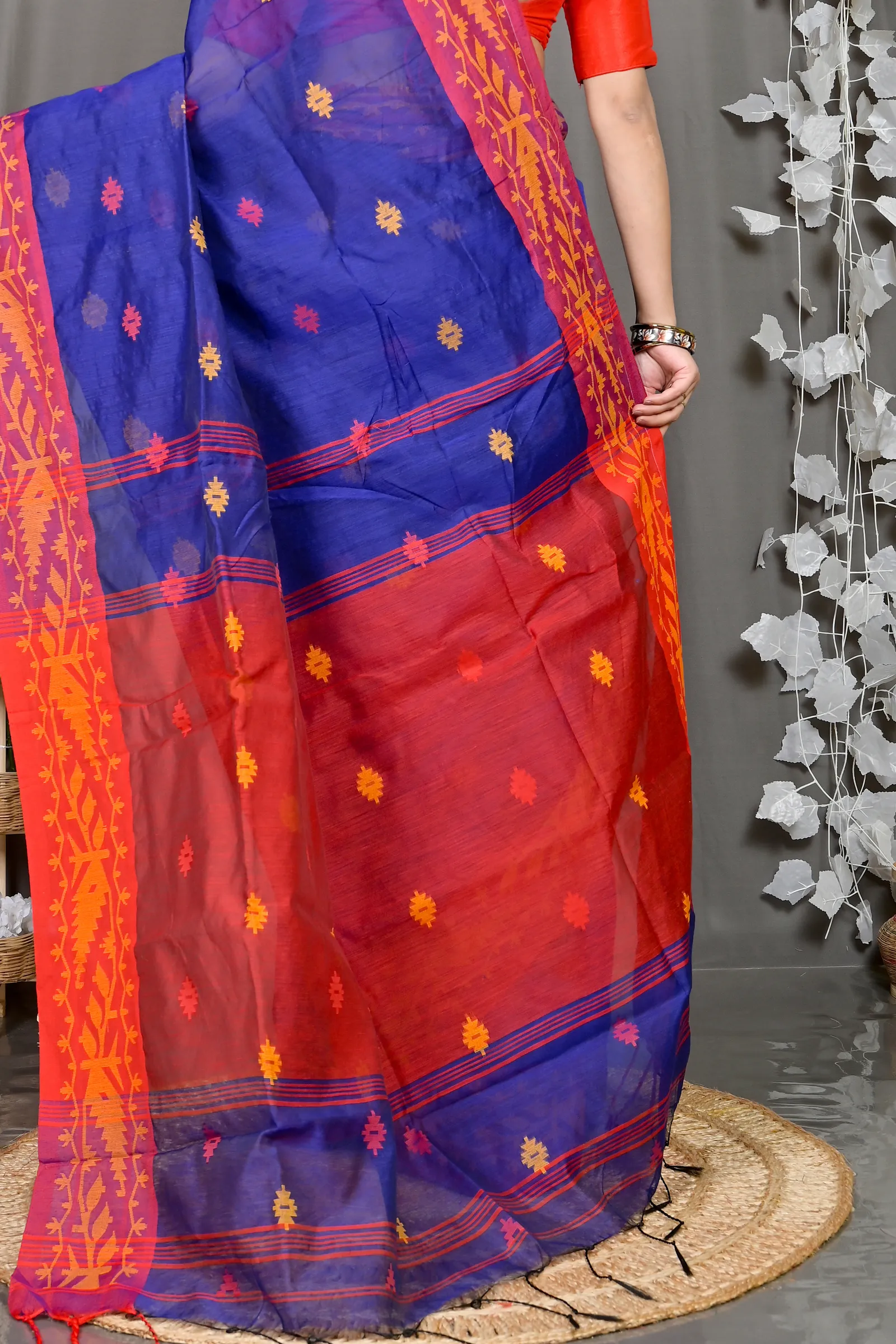 DipDiya Cotton Blended Naby Blue Red Parul Effortless Tradition Handloom Sarees