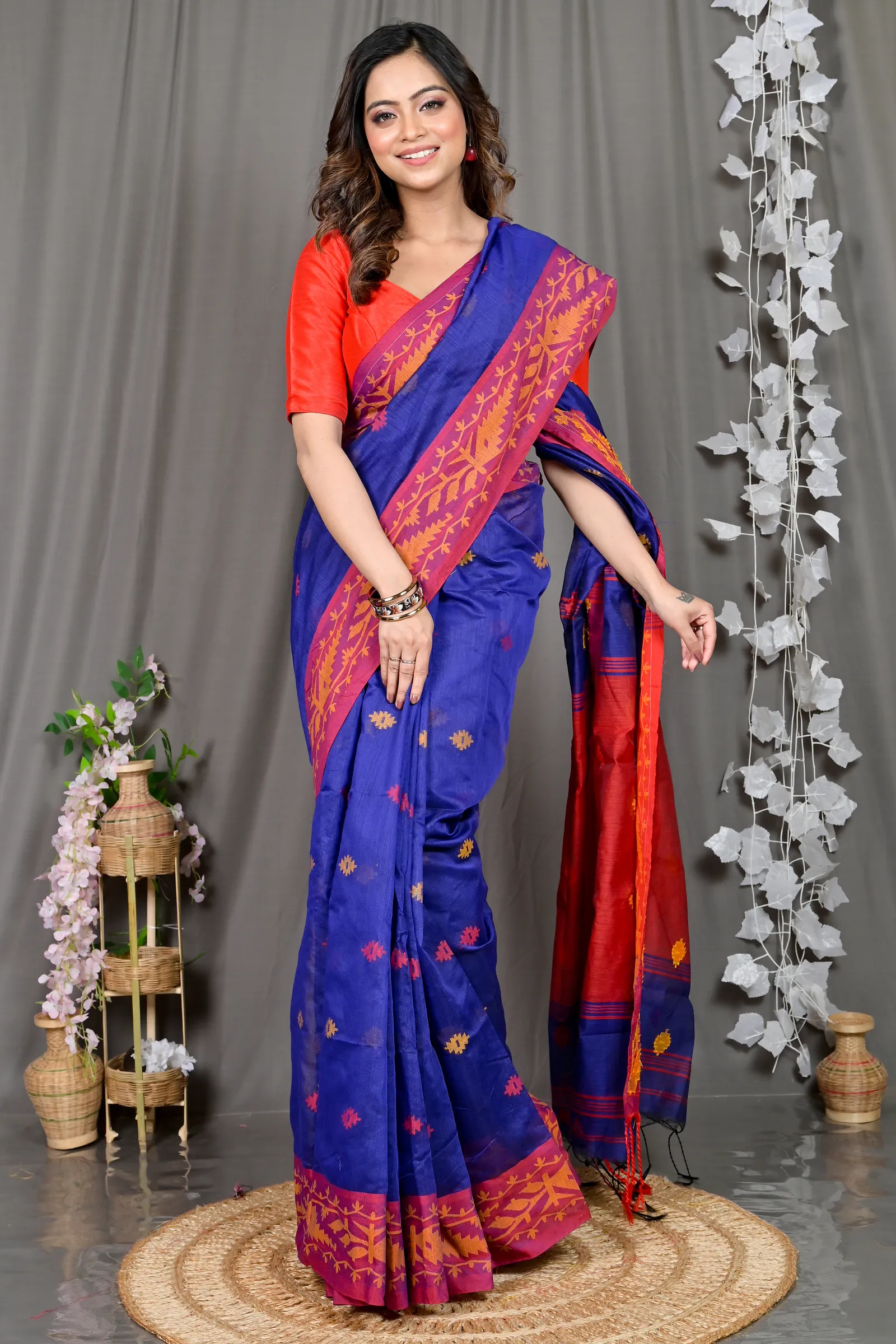 DipDiya Cotton Blended Naby Blue Red Parul Effortless Tradition Handloom Sarees