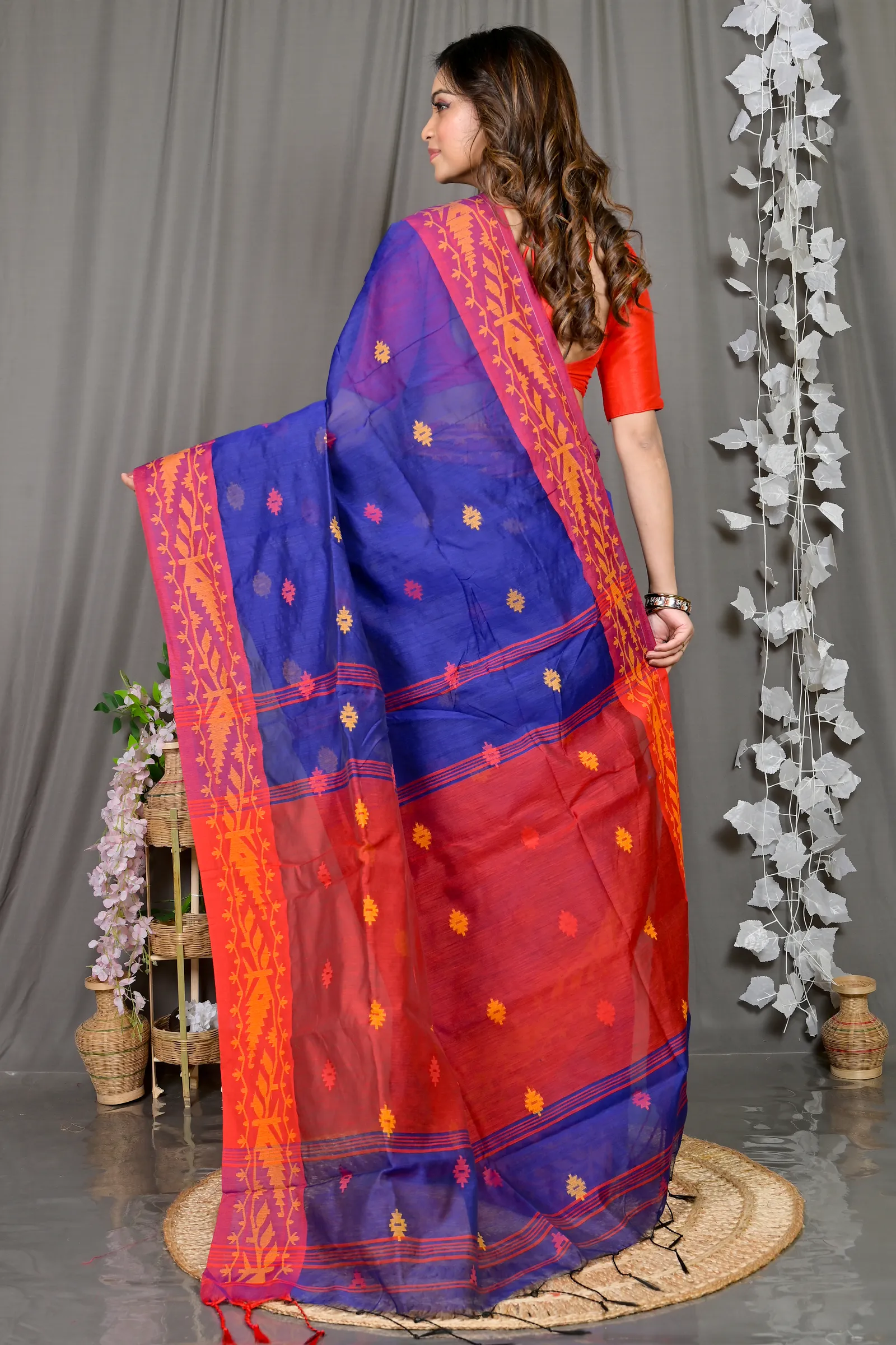 DipDiya Cotton Blended Naby Blue Red Parul Effortless Tradition Handloom Sarees