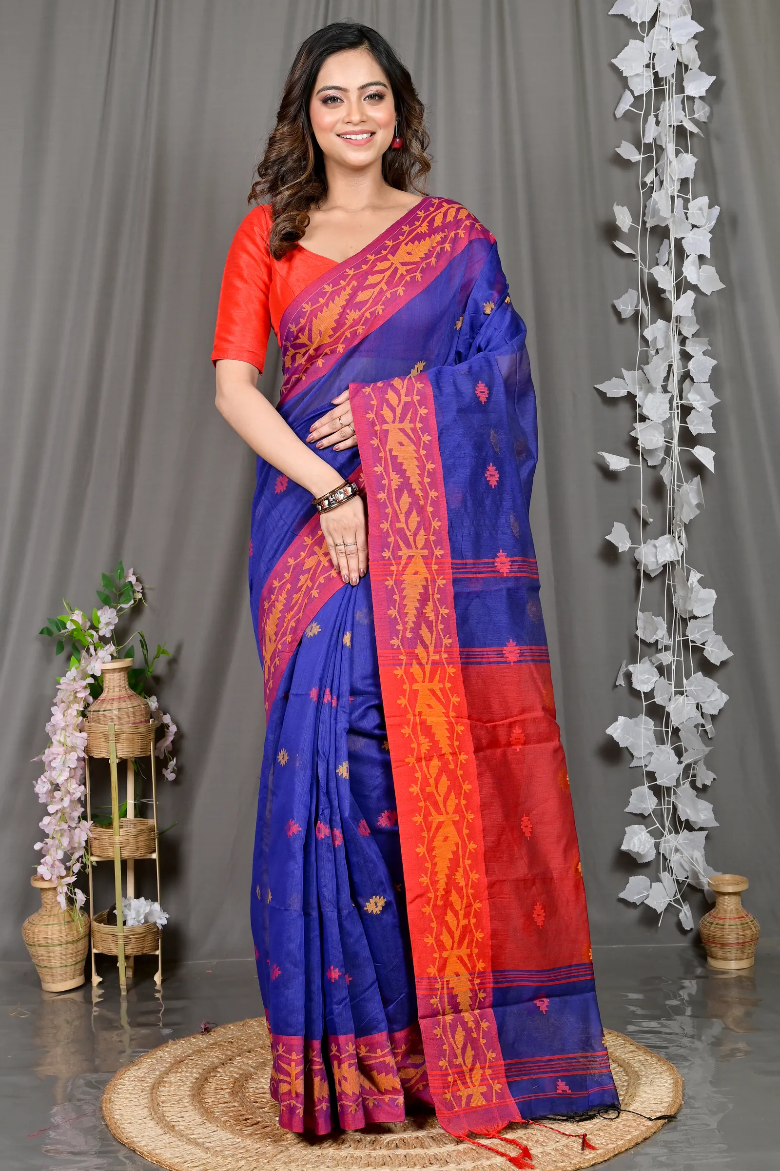 DipDiya Cotton Blended Naby Blue Red Parul Effortless Tradition Handloom Sarees