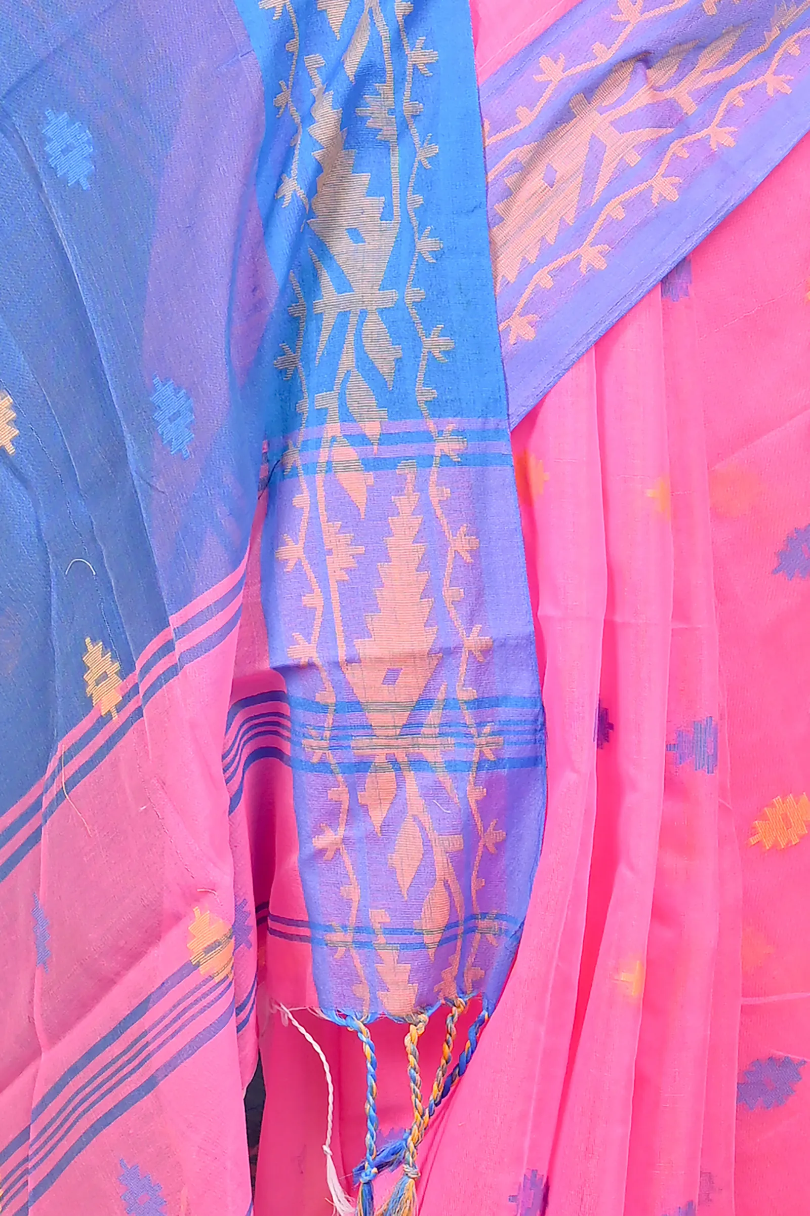 DipDiya Cotton Blended Pink Blue Parul Elegance in Every Weave Handloom Sarees