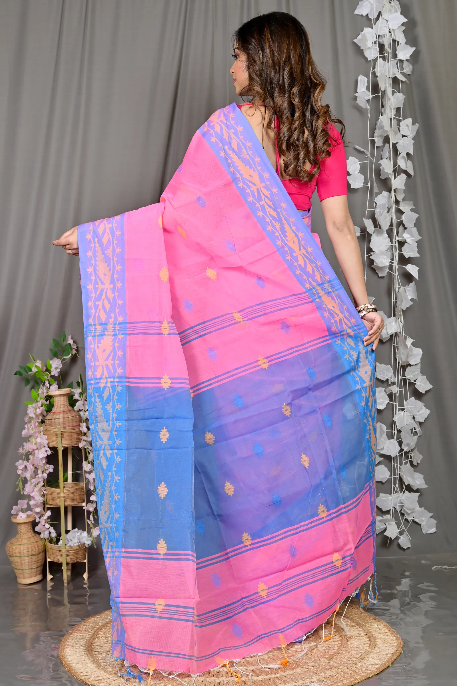 DipDiya Cotton Blended Pink Blue Parul Elegance in Every Weave Handloom Sarees