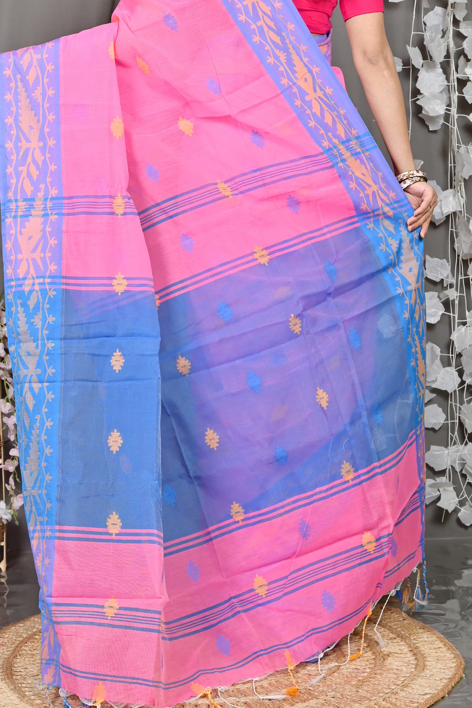 DipDiya Cotton Blended Pink Blue Parul Elegance in Every Weave Handloom Sarees