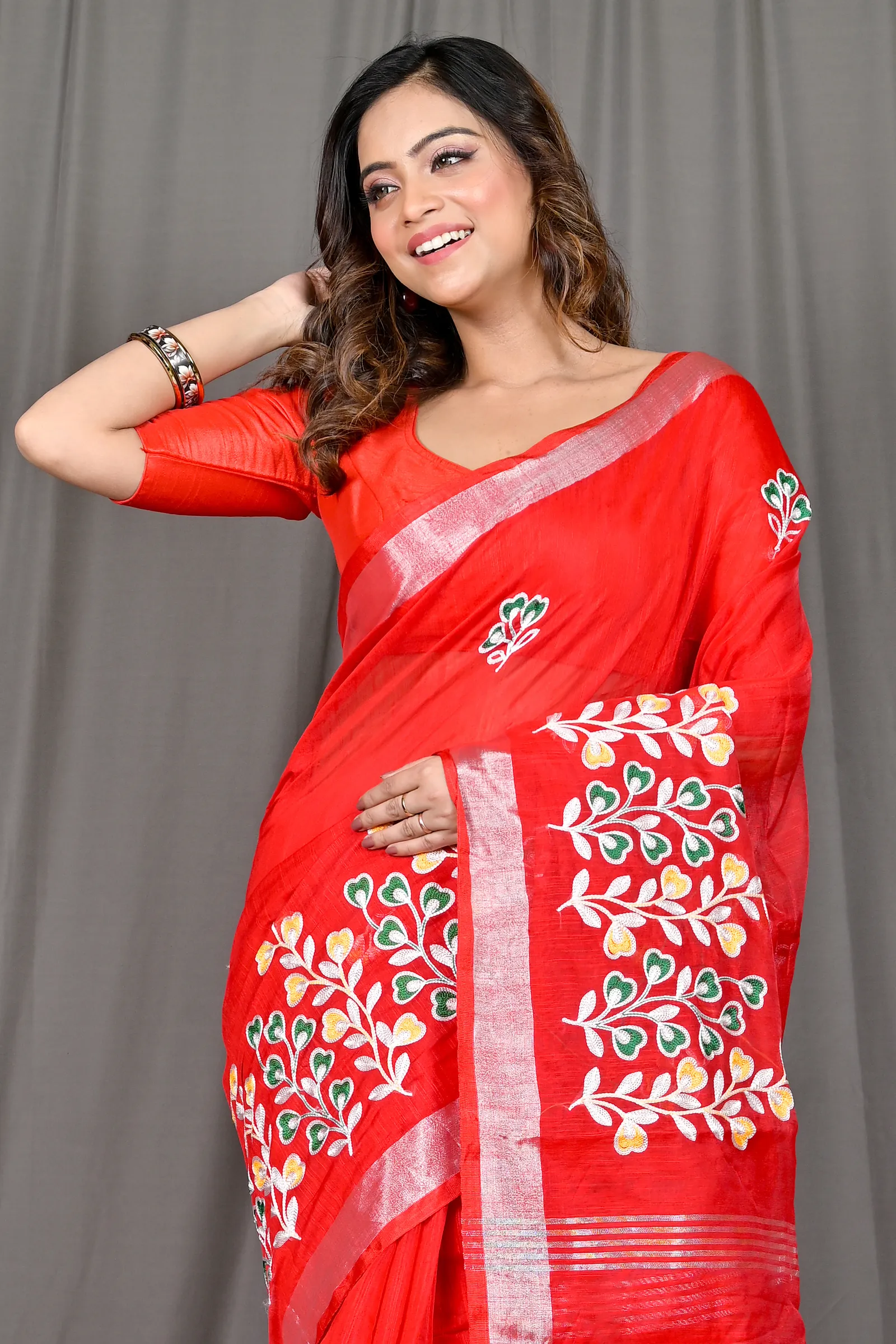 DipDiya Cotton Blended Red Paroni Traditional Elegance Embroidery Handloom sarees