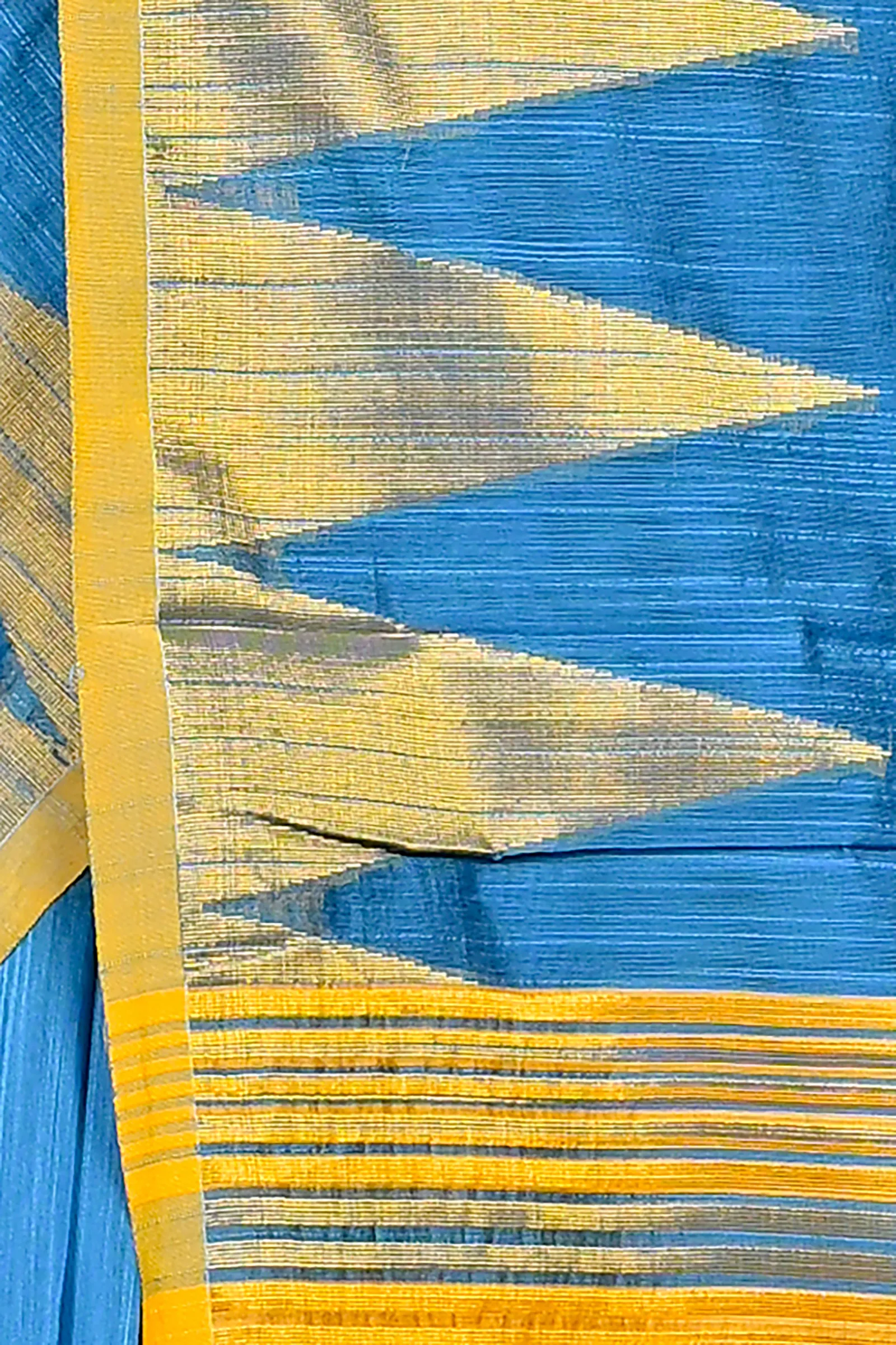 DipDiya Cotton Blended Sky Blue Pariva Classic Grace Handloom Sarees