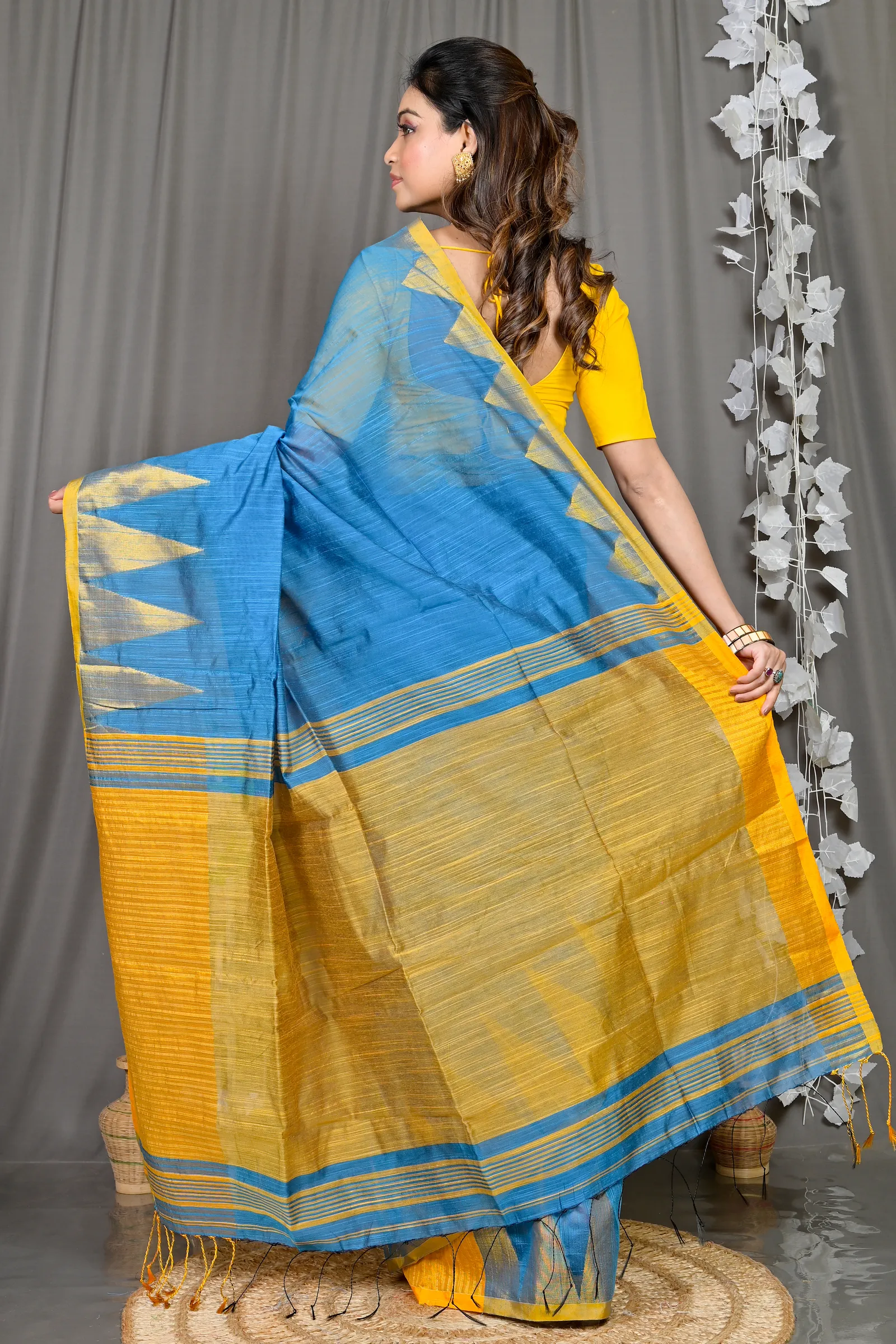 DipDiya Cotton Blended Sky Blue Pariva Classic Grace Handloom Sarees