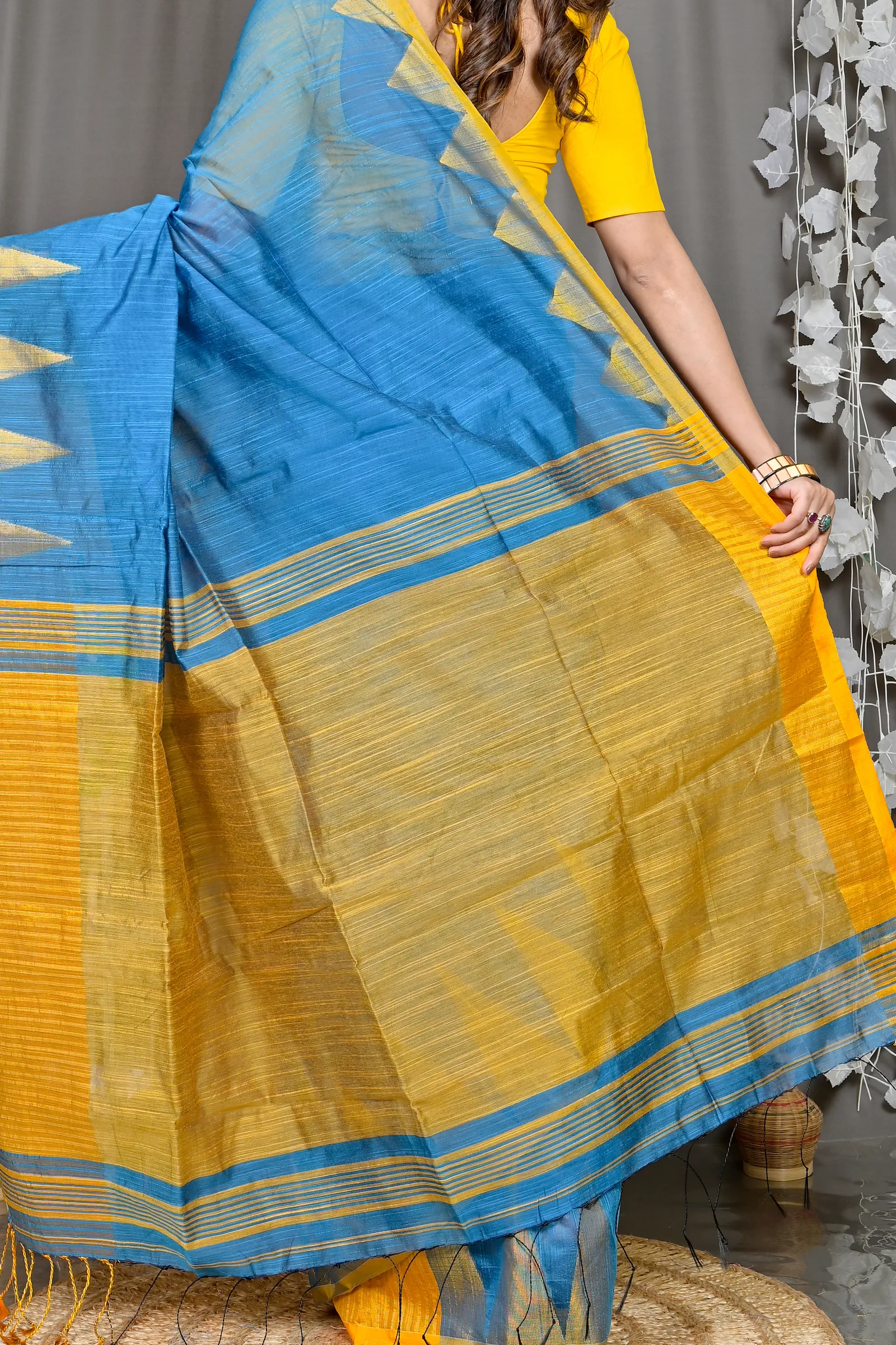 DipDiya Cotton Blended Sky Blue Pariva Classic Grace Handloom Sarees