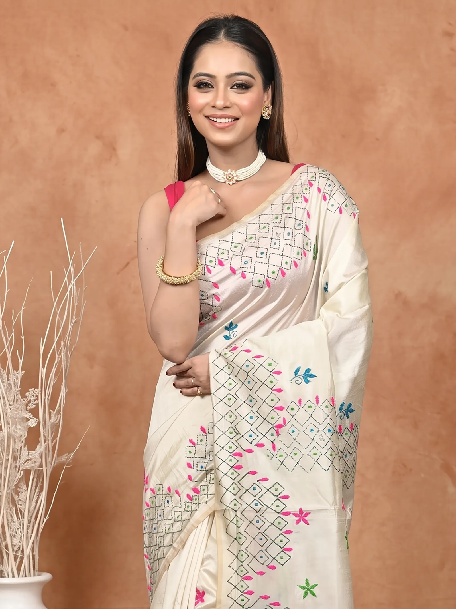 DipDiya Cotton Blended  Traditional Bengali White Artisan Crafted Soumika Kantha Stitch Saree
