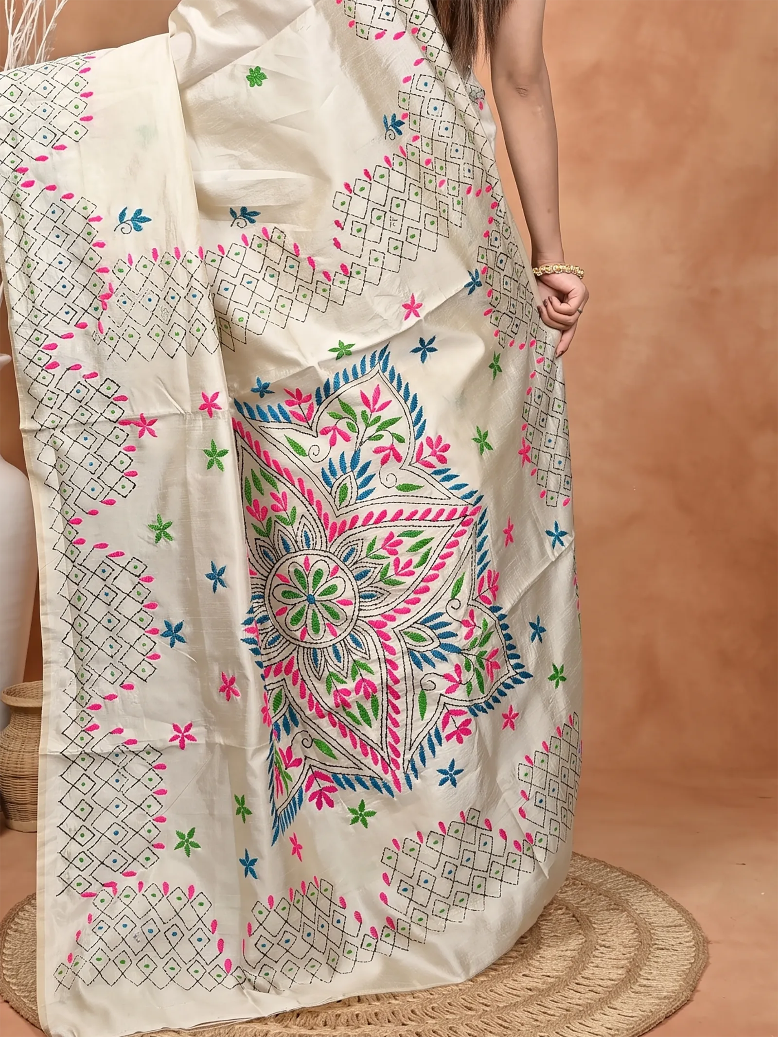 DipDiya Cotton Blended  Traditional Bengali White Artisan Crafted Soumika Kantha Stitch Saree