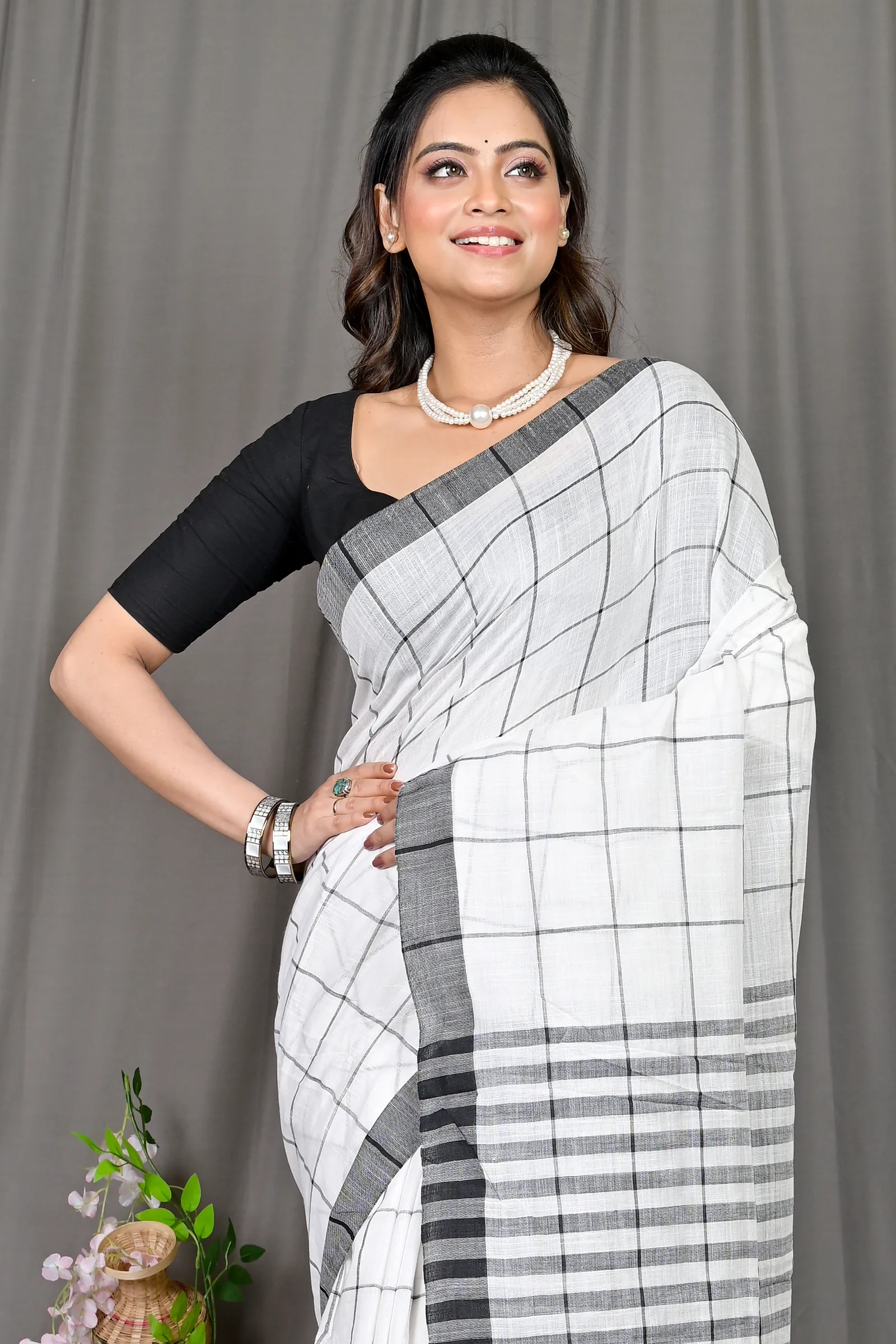 DipDiya Cotton Blended White Black Parodhi Loom to Love Handloom Sarees