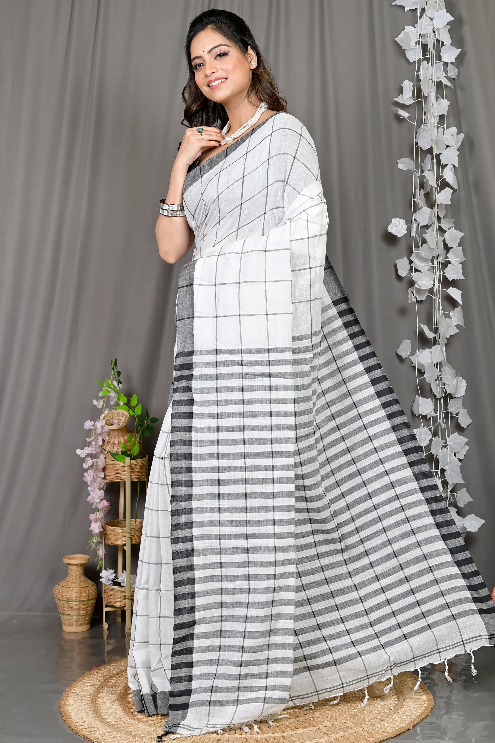 DipDiya Cotton Blended White Black Parodhi Loom to Love Handloom Sarees