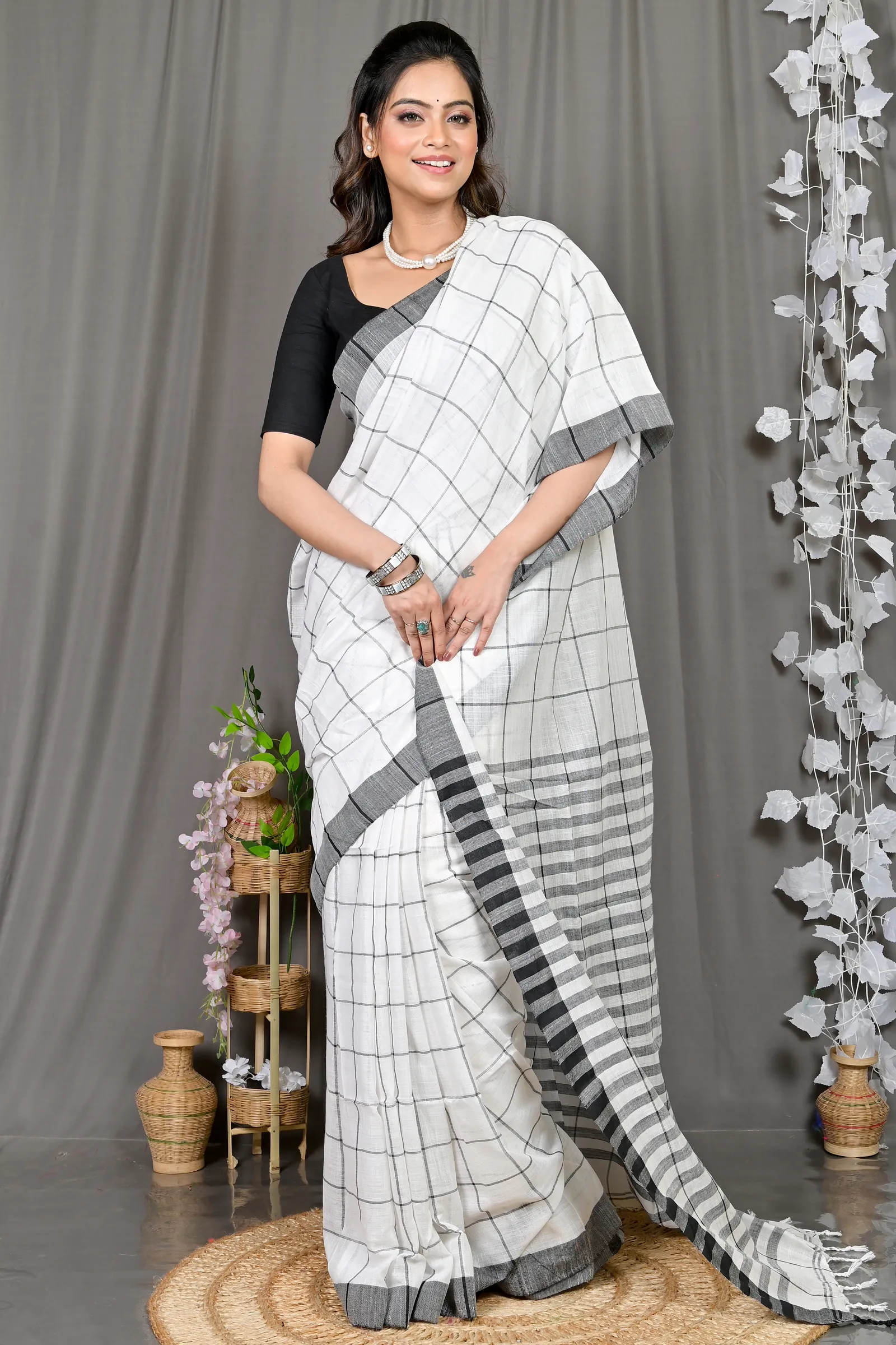 DipDiya Cotton Blended White Black Parodhi Loom to Love Handloom Sarees