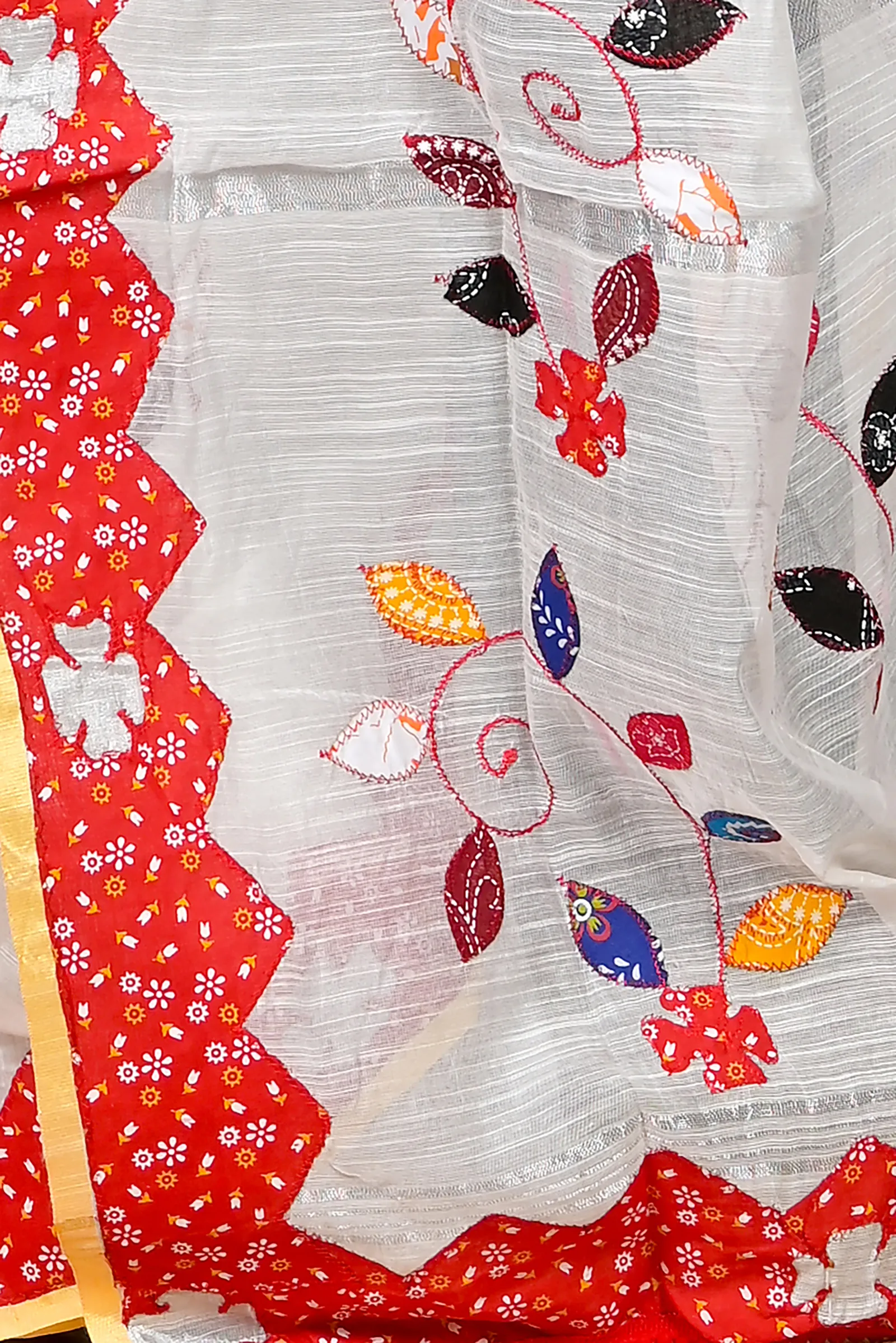 DipDiya Cotton Blended White Parik Rooted in Bengal Applique Sarees