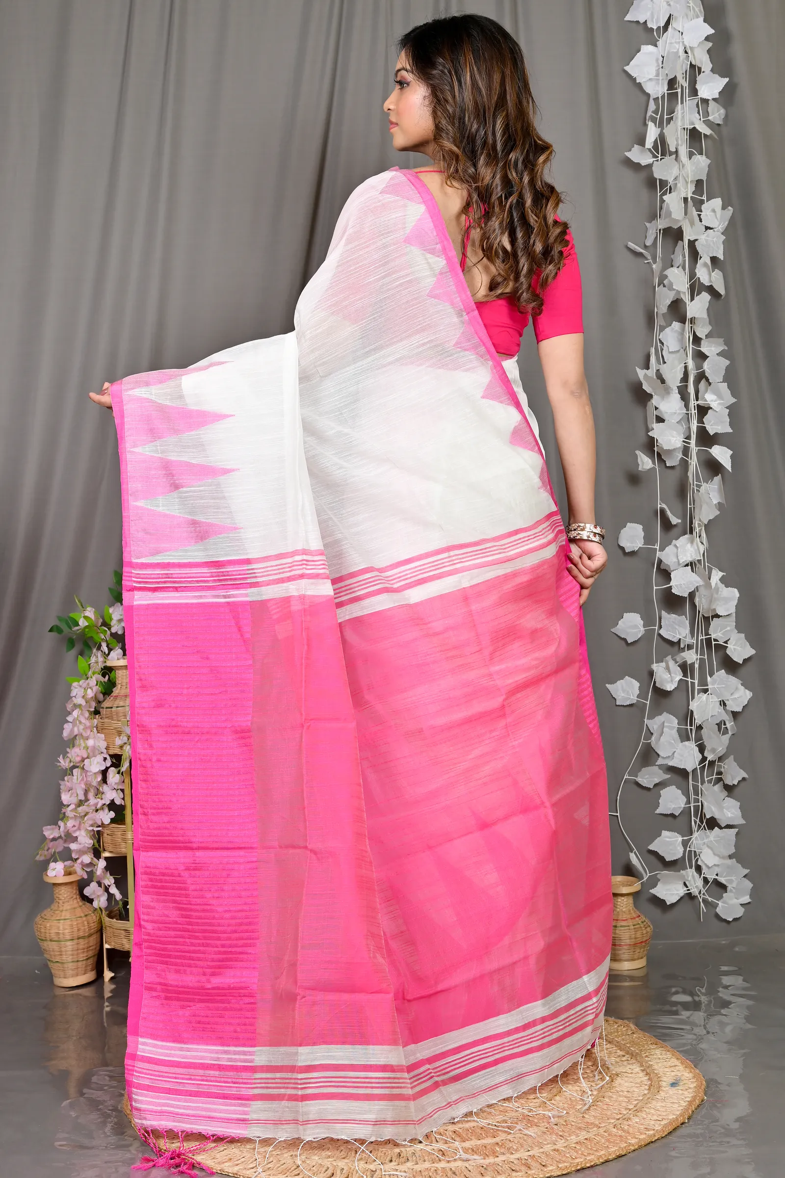 DipDiya Cotton Blended White Pariva Bengal’s Legacy Handloom Sarees