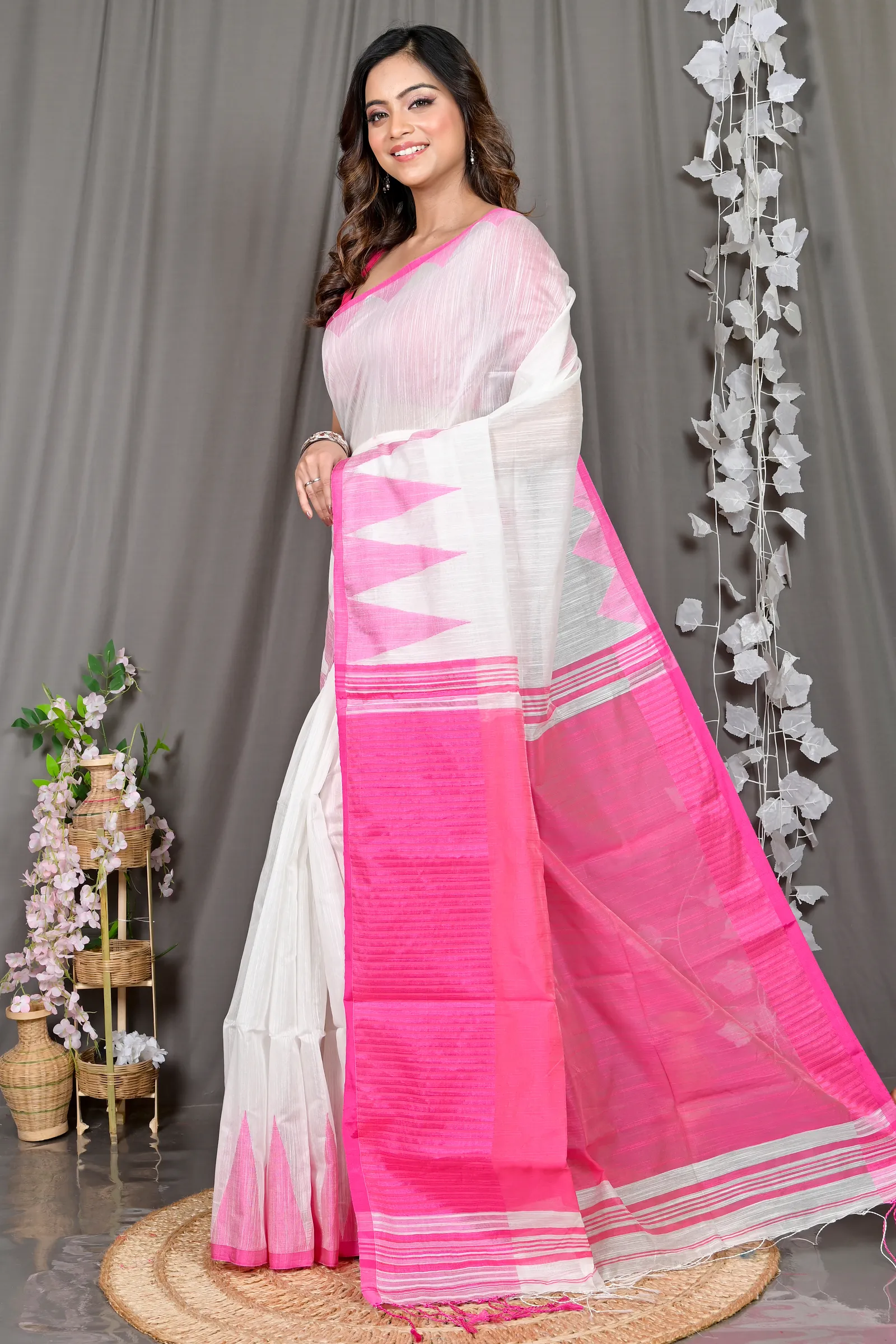 DipDiya Cotton Blended White Pariva Bengal’s Legacy Handloom Sarees