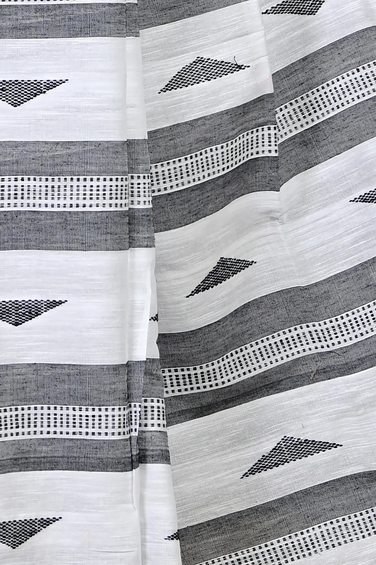 DipDiya Cotton Blended White Parnika Heritage of Bengal Handloom Sarees