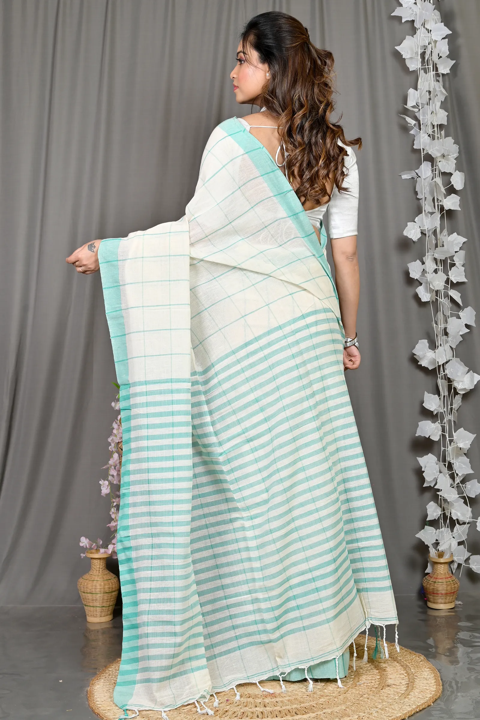 DipDiya Cotton Blended White Parodhi Regal Bengali Handloom Sarees