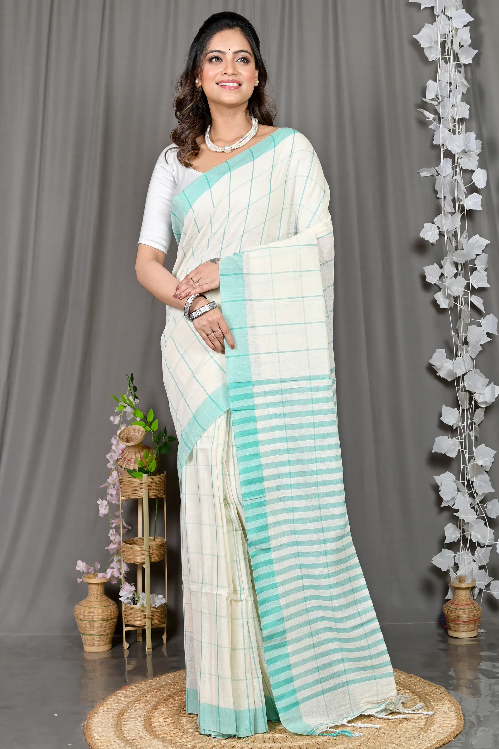 DipDiya Cotton Blended White Parodhi Regal Bengali Handloom Sarees