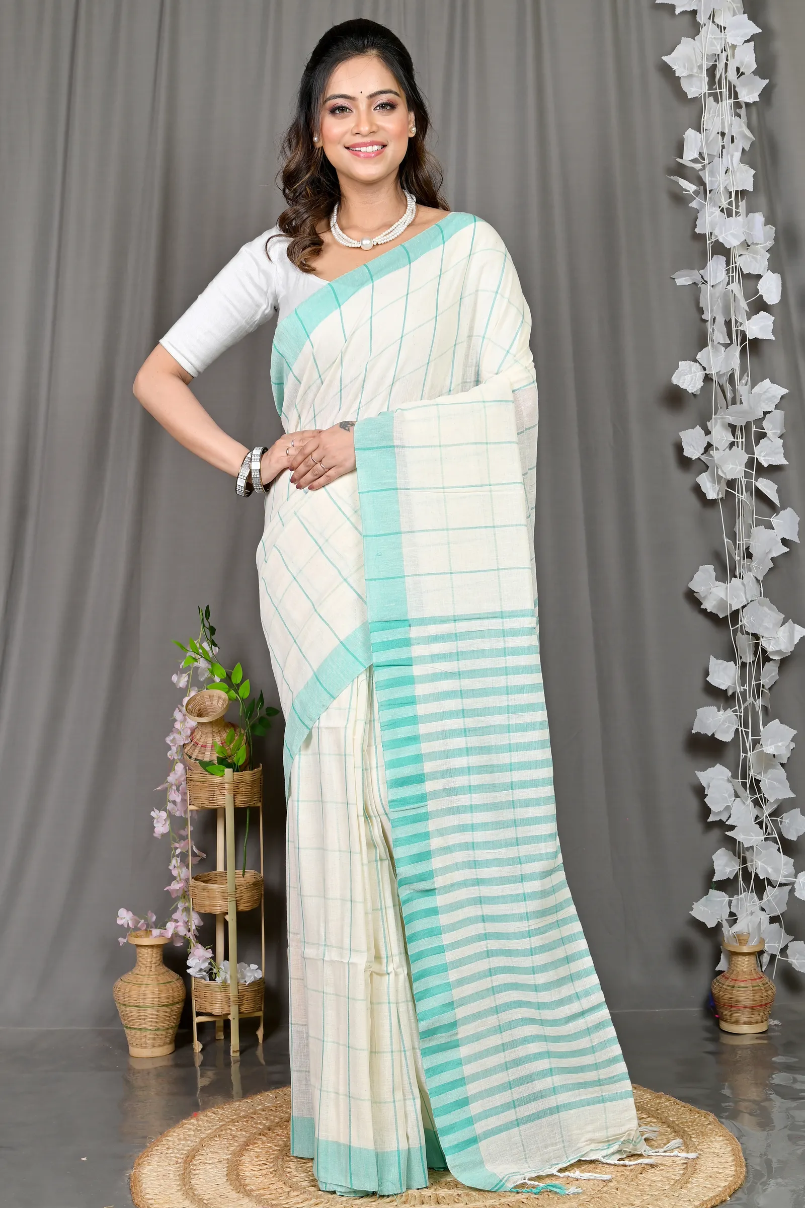 DipDiya Cotton Blended White Parodhi Regal Bengali Handloom Sarees
