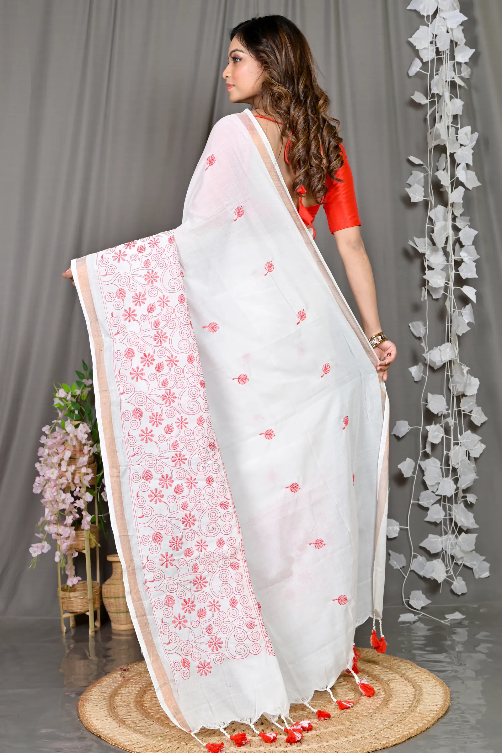 DipDiya Cotton Blended White Paru Bengal’s Tradition Handloom Sarees
