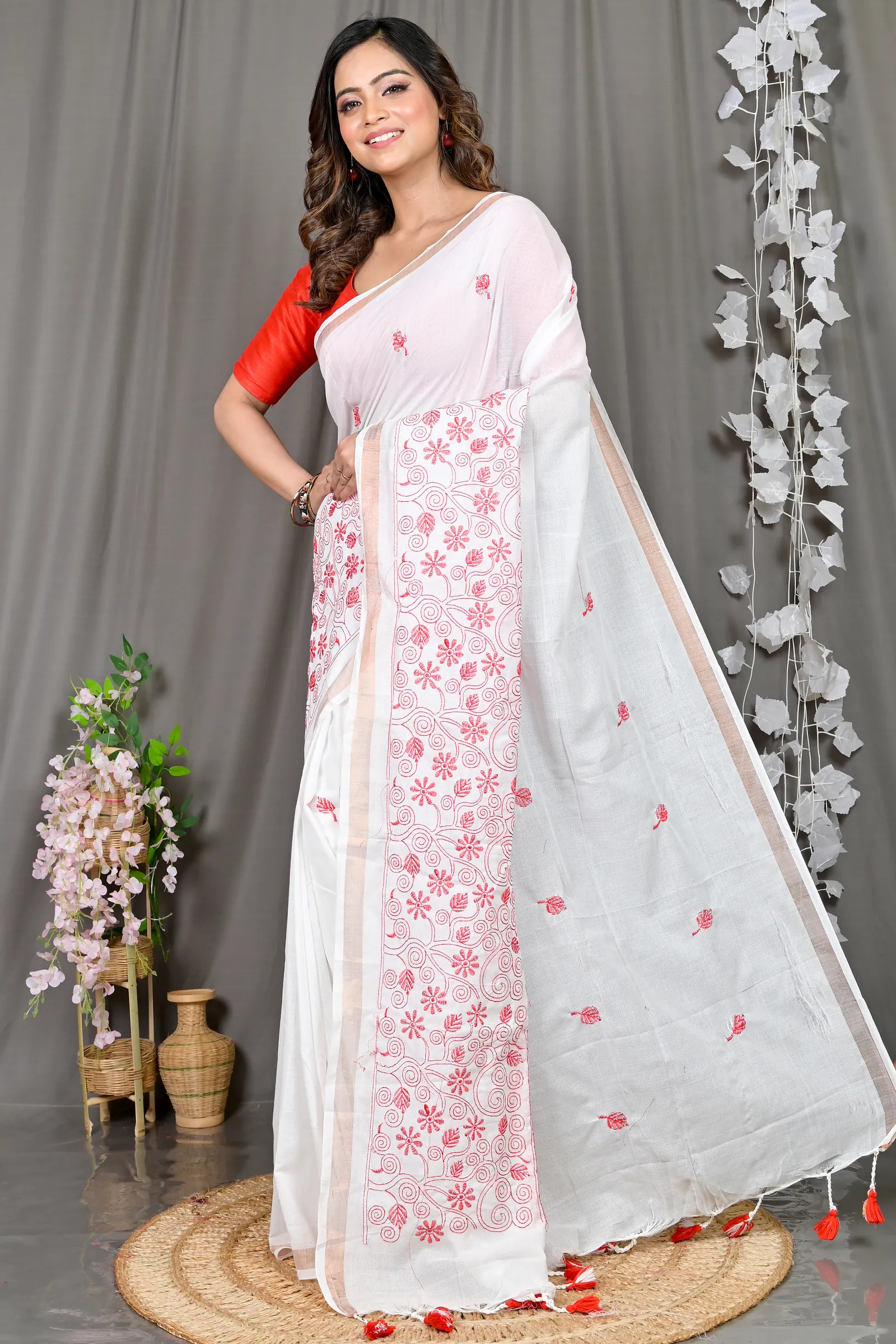 DipDiya Cotton Blended White Paru Bengal’s Tradition Handloom Sarees