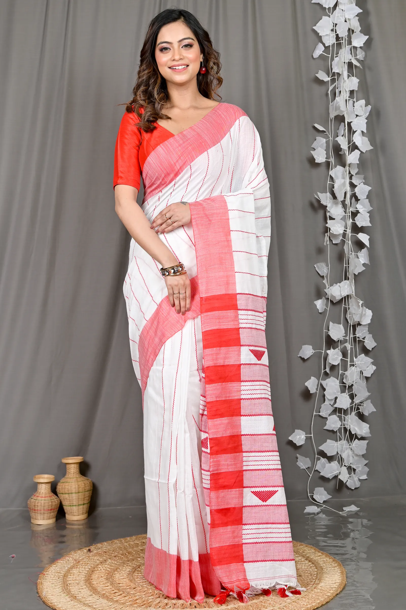 DipDiya Cotton Blended White Red Parnika Grace of Bengal Handloom Sarees