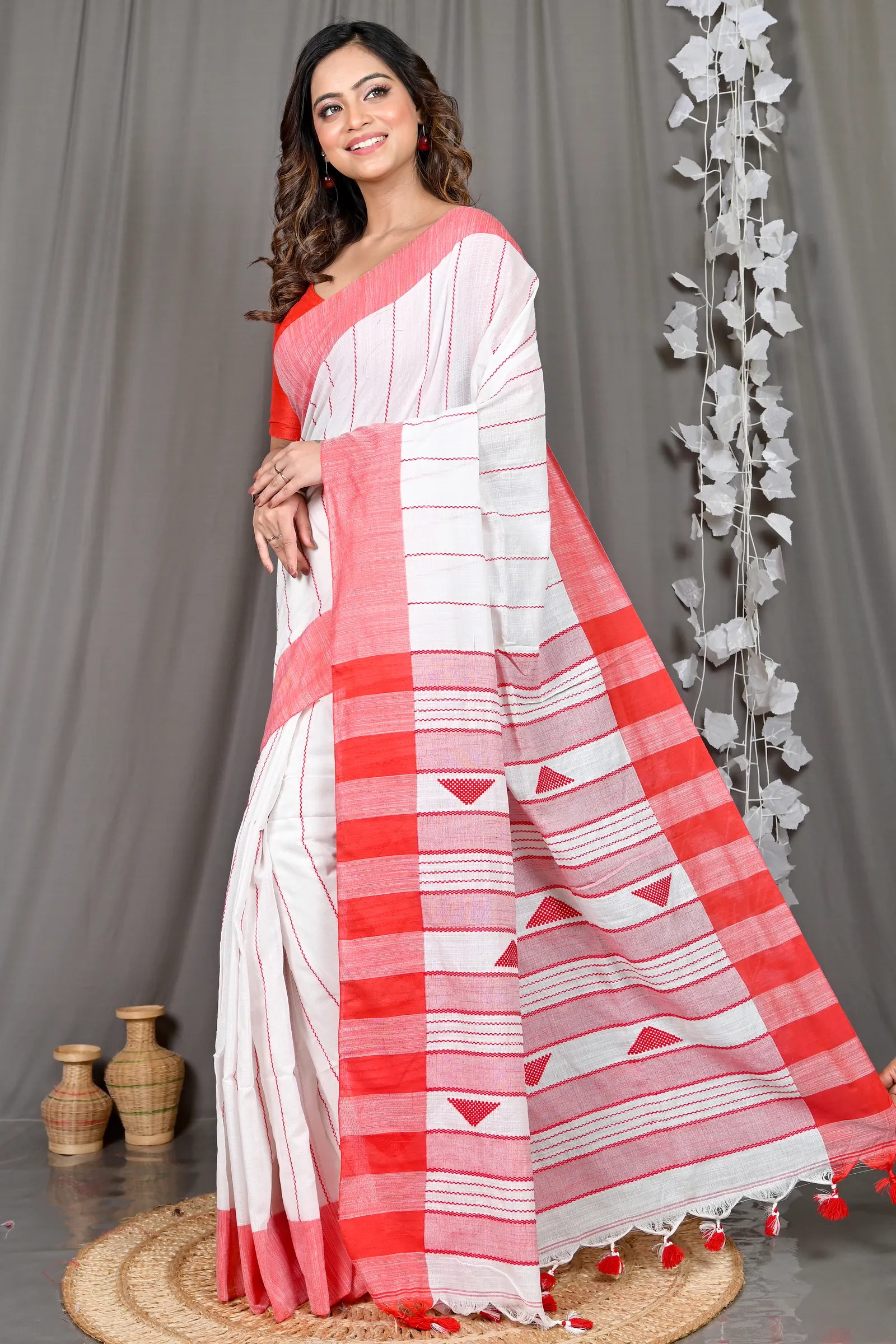 DipDiya Cotton Blended White Red Parnika Grace of Bengal Handloom Sarees