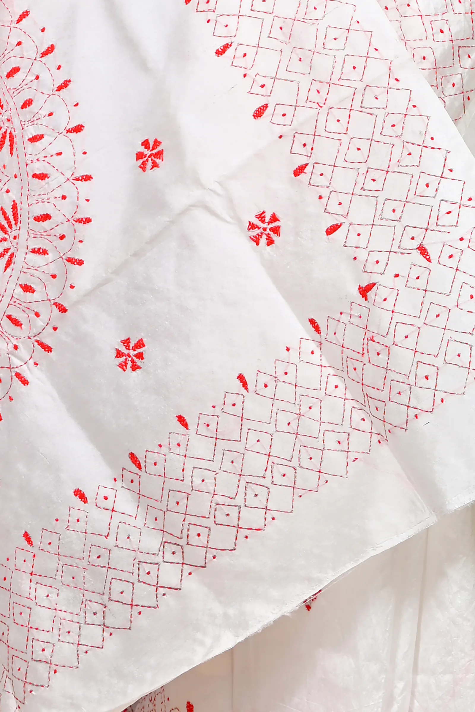 DipDiya Cotton Blended White Soumika Crafted with Soul Kantha Stitch Sarees