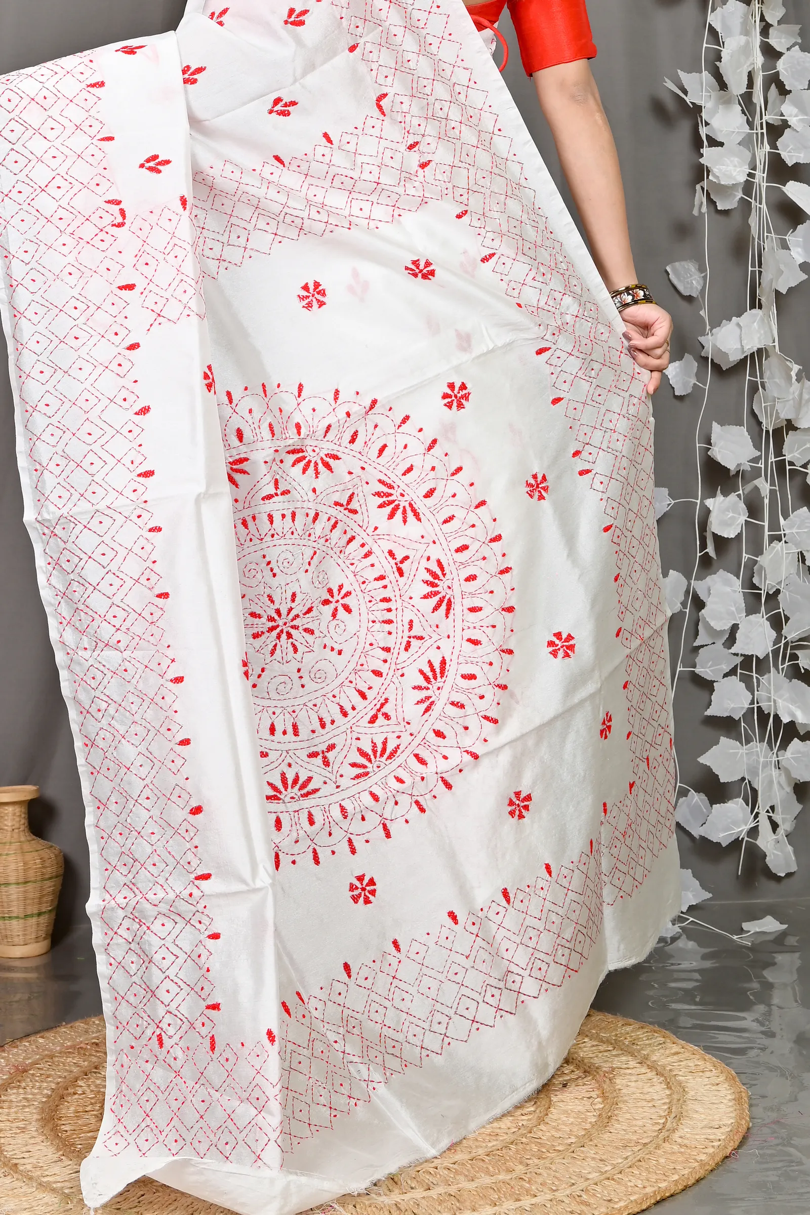 DipDiya Cotton Blended White Soumika Crafted with Soul Kantha Stitch Sarees