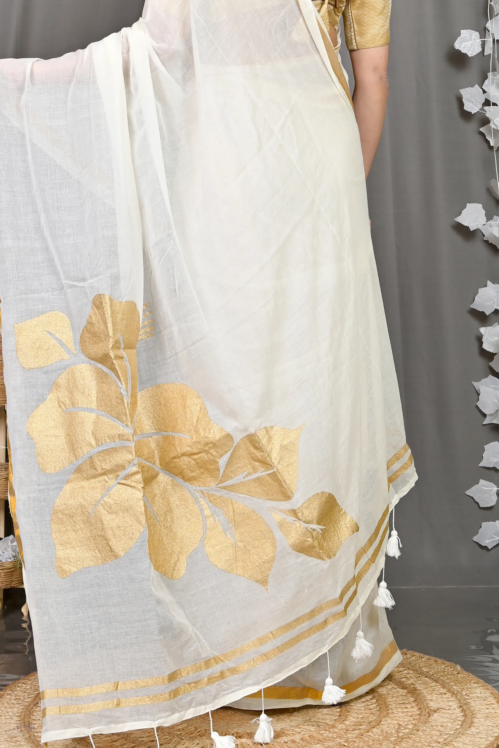 DipDiya Cotton Blended White Soura Grace of Bengal Printed Handloom Sarees