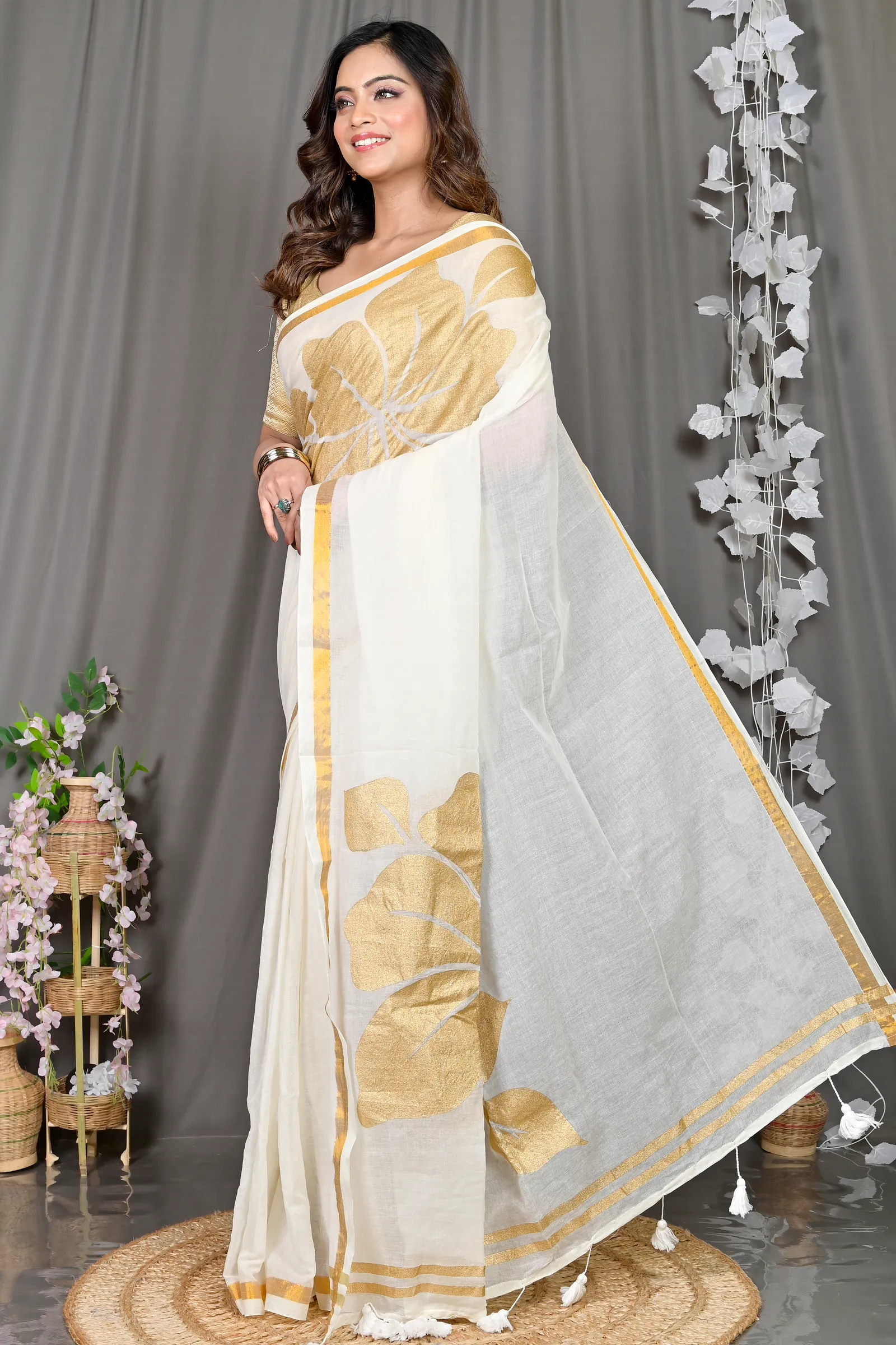 DipDiya Cotton Blended White Soura Grace of Bengal Printed Handloom Sarees