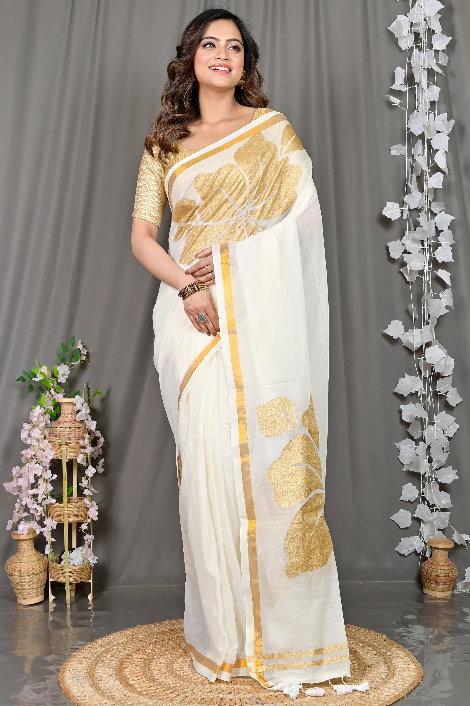 DipDiya Cotton Blended White Soura Grace of Bengal Printed Handloom Sarees