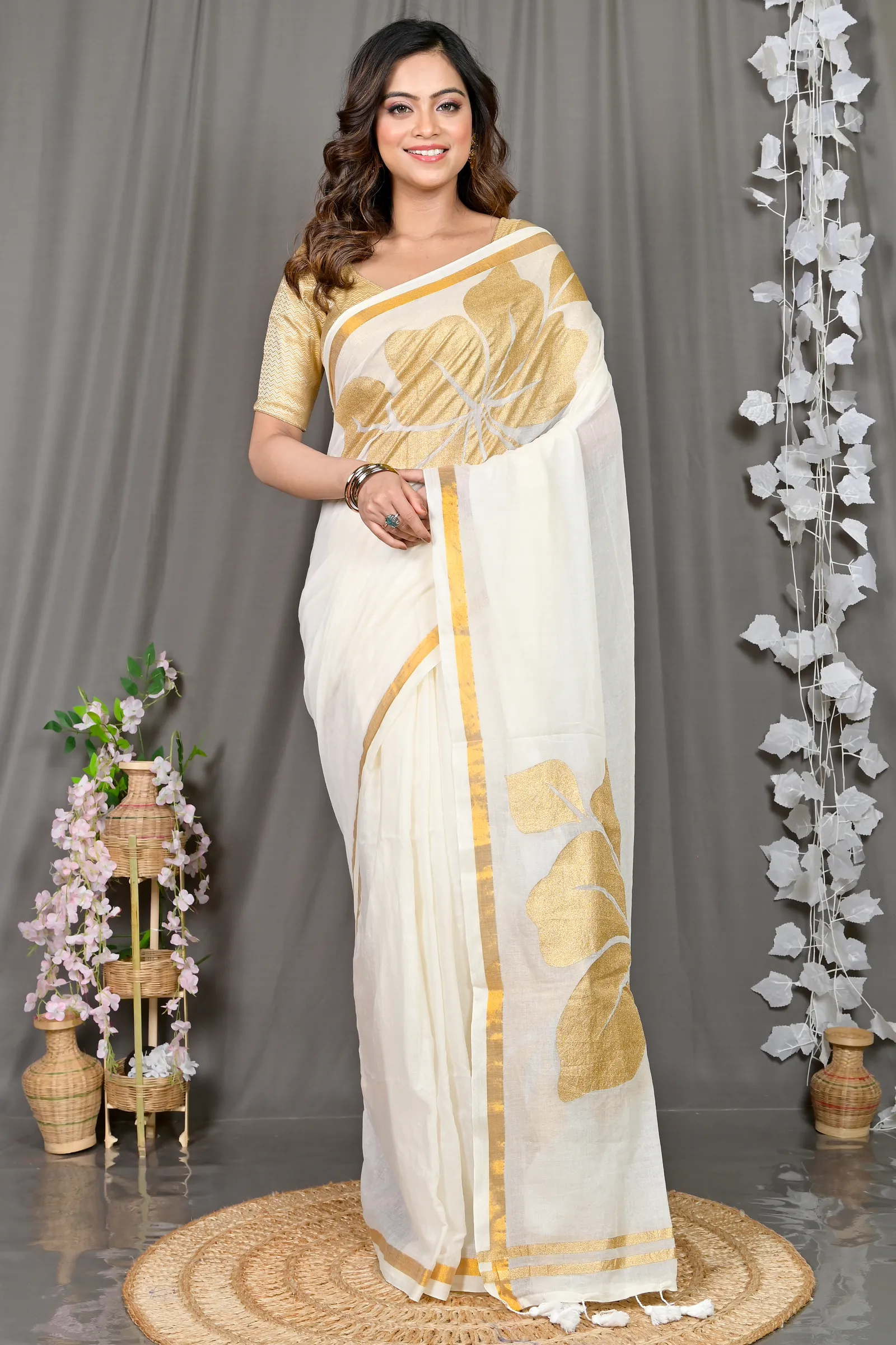 DipDiya Cotton Blended White Soura Grace of Bengal Printed Handloom Sarees