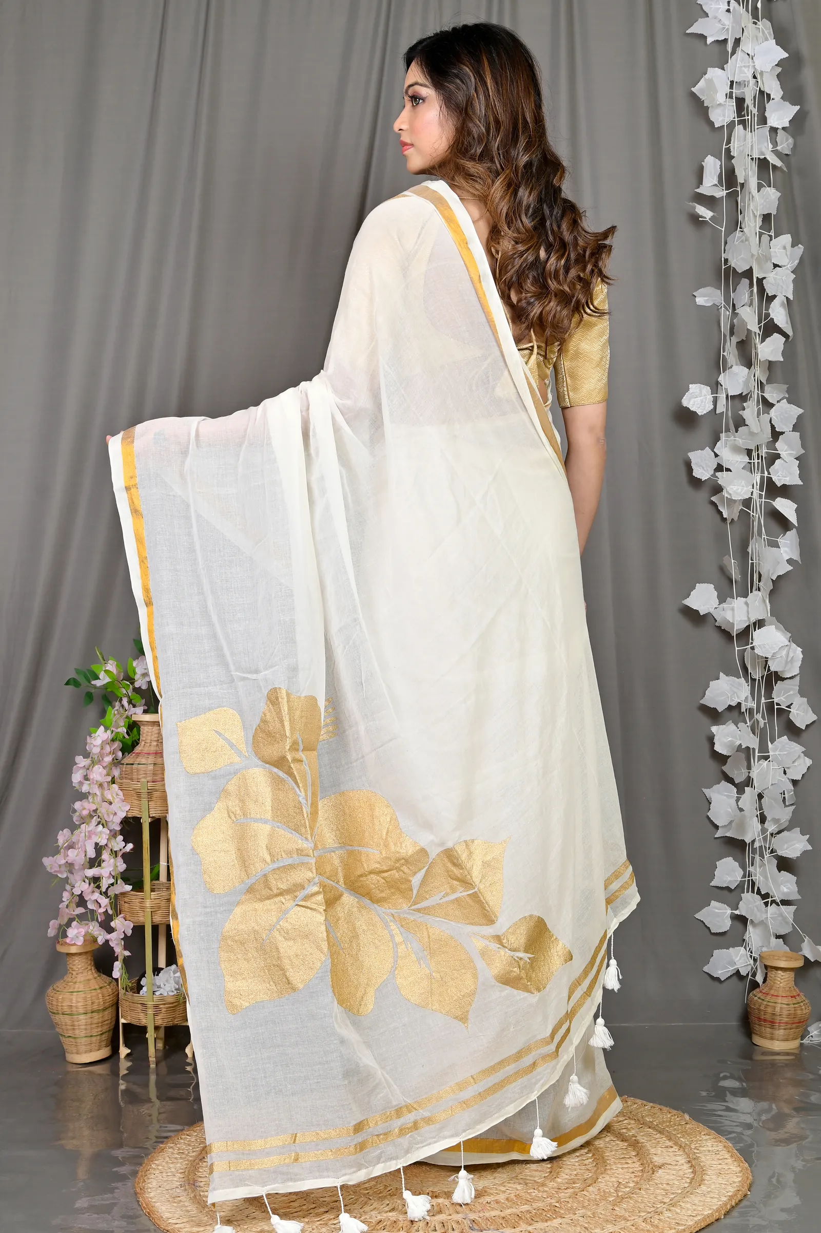 DipDiya Cotton Blended White Soura Grace of Bengal Printed Handloom Sarees