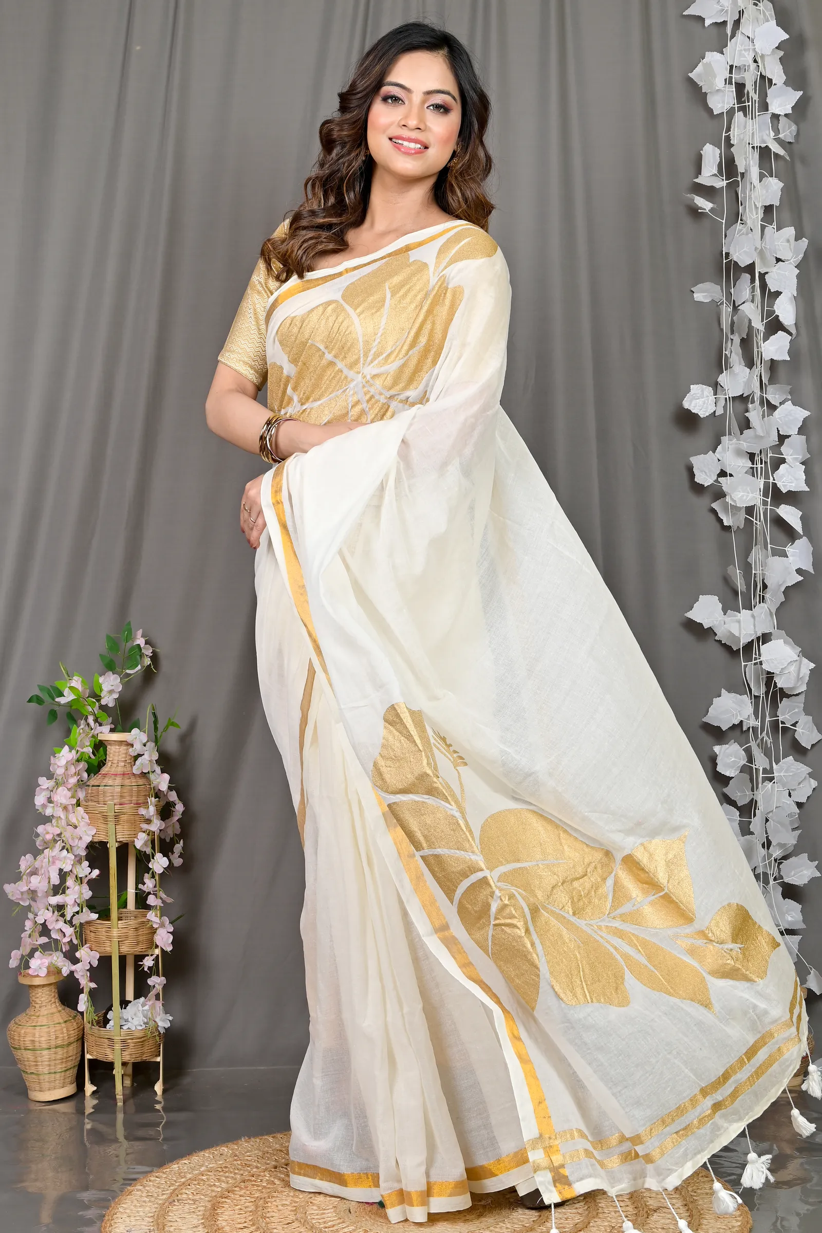 DipDiya Cotton Blended White Soura Grace of Bengal Printed Handloom Sarees