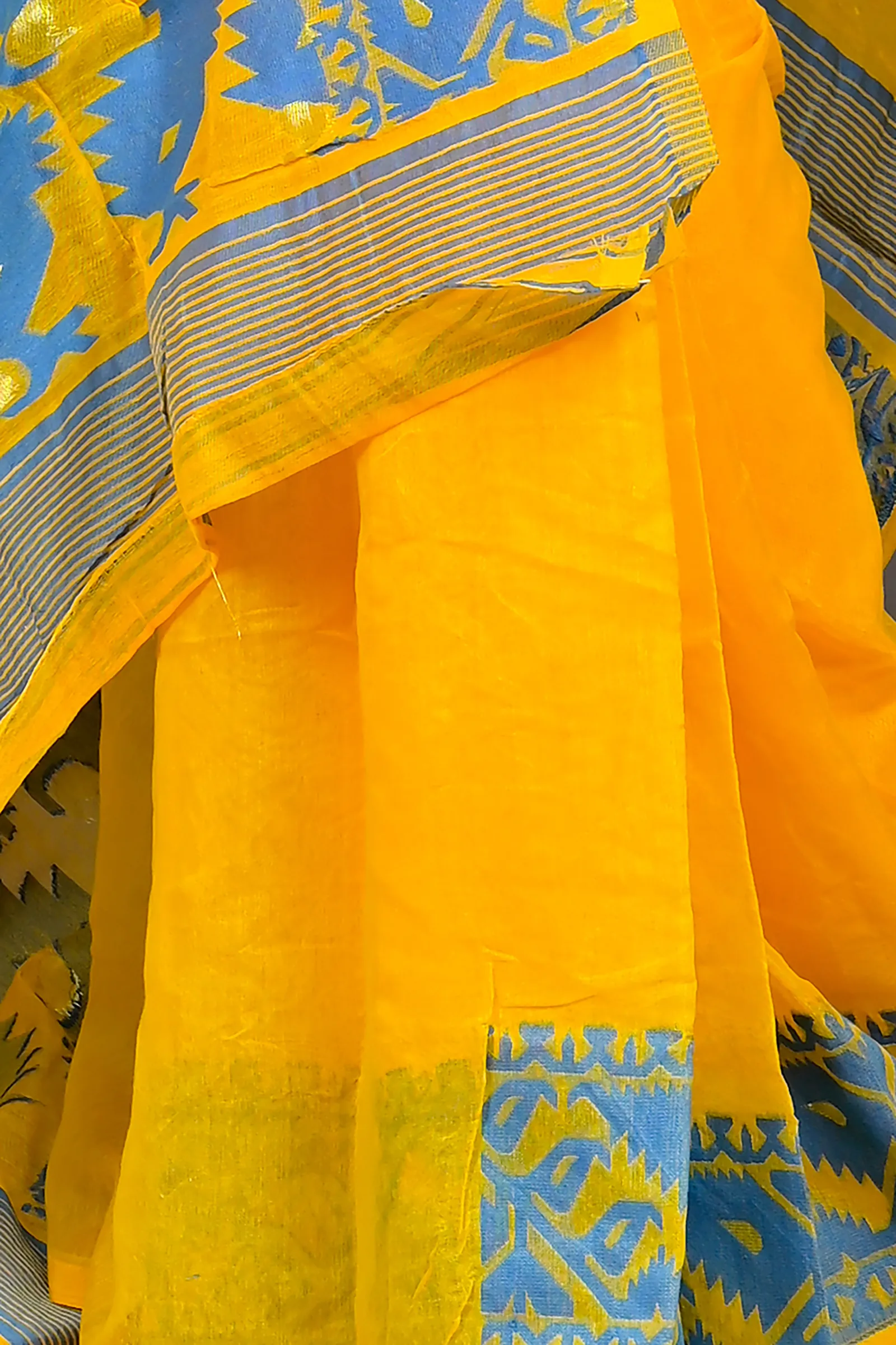 DipDiya Cotton Blended Yellow Blue Parv Masterfully Woven Jamdani Sarees