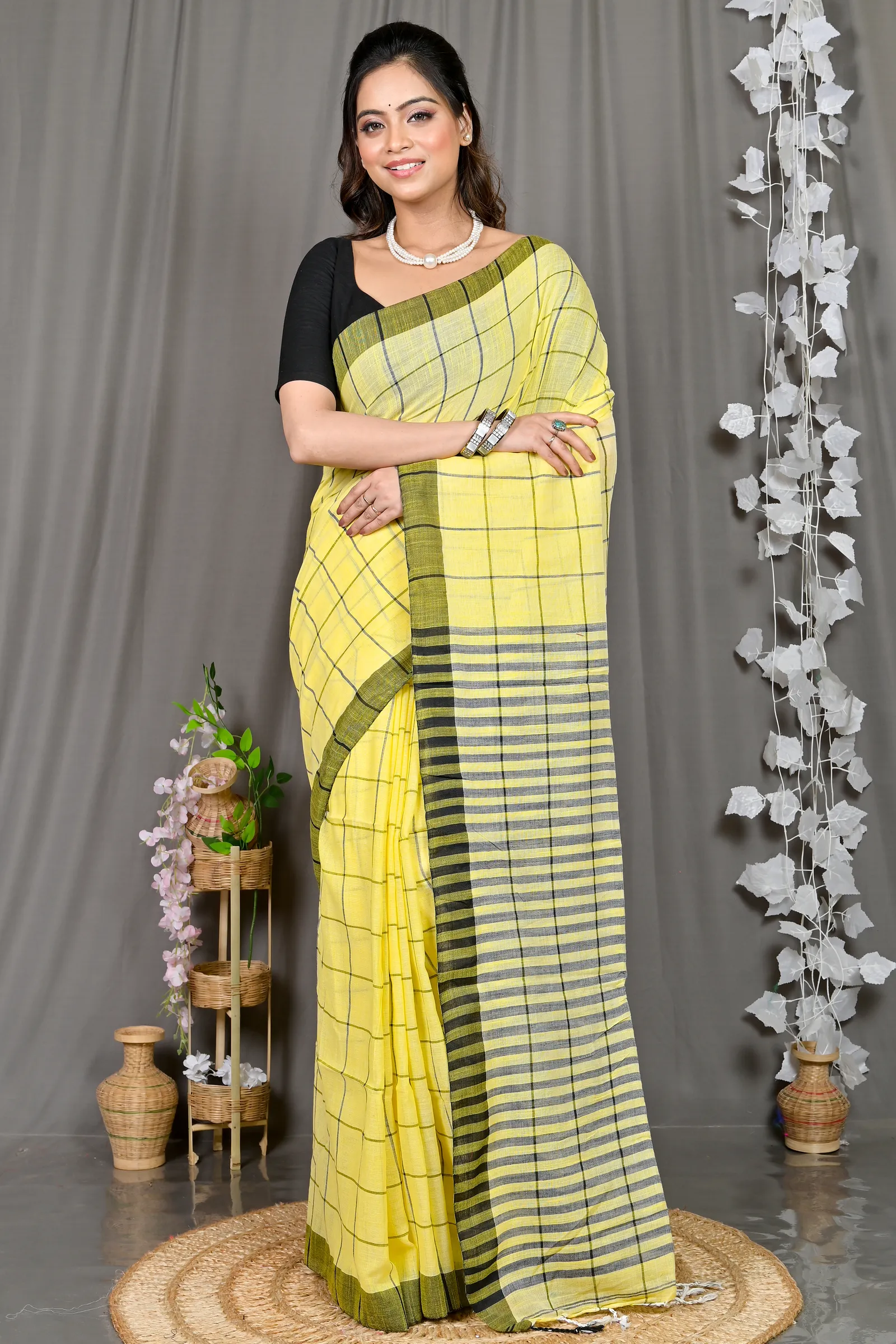 DipDiya Cotton Blended Yellow Parodhi Masterfully Woven Handloom Sarees