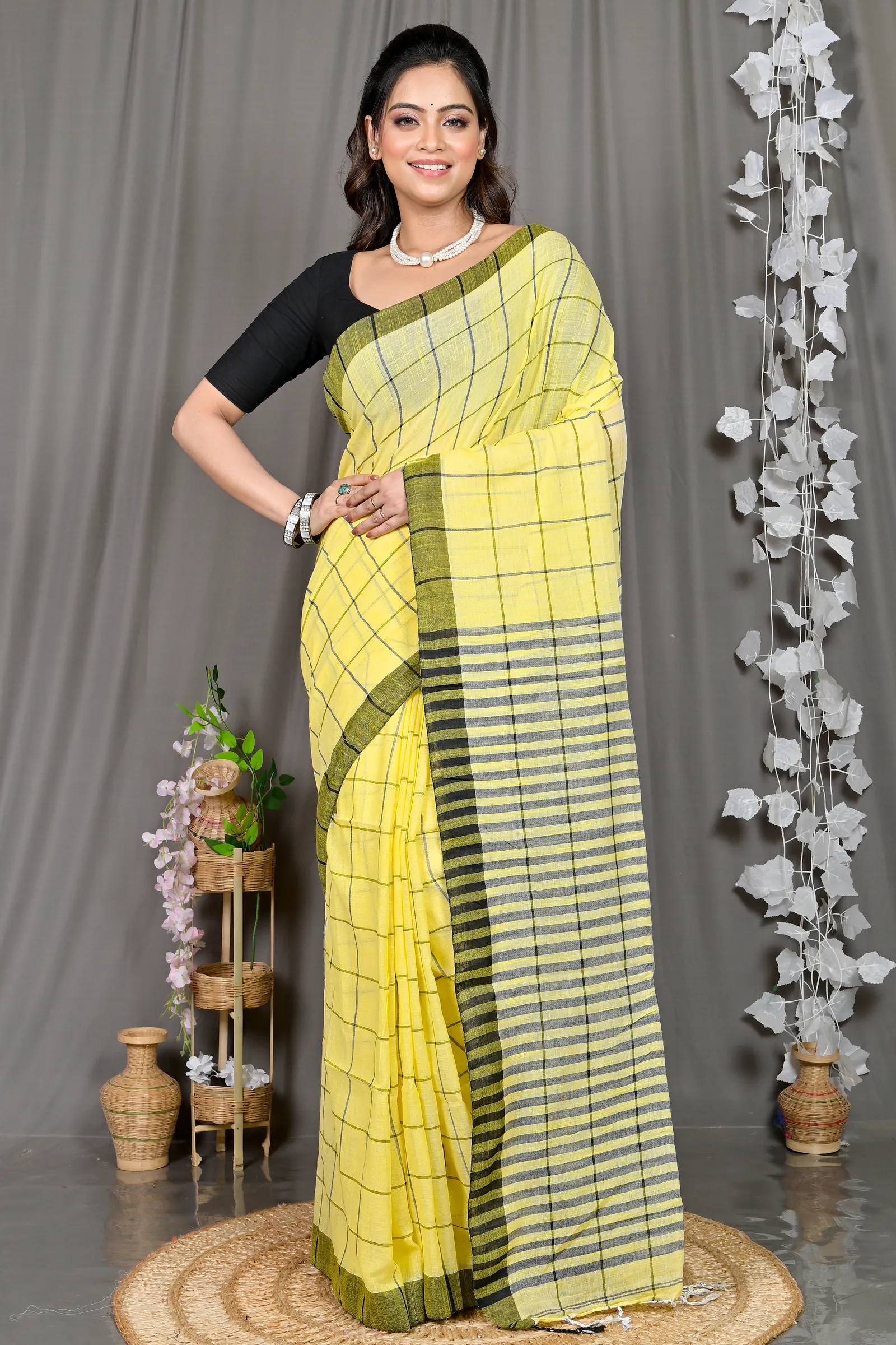 DipDiya Cotton Blended Yellow Parodhi Masterfully Woven Handloom Sarees