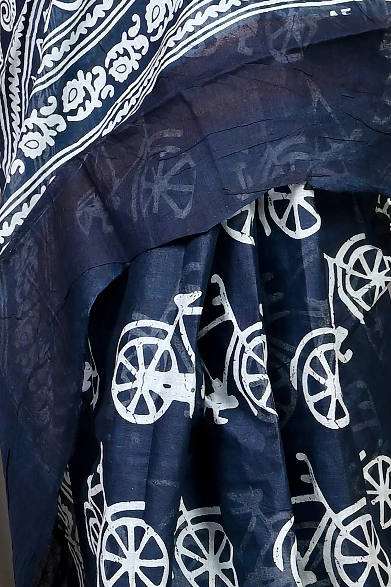 DipDiya Cotton Blue White Soumava Classic Bengali Printed Handloom Sarees
